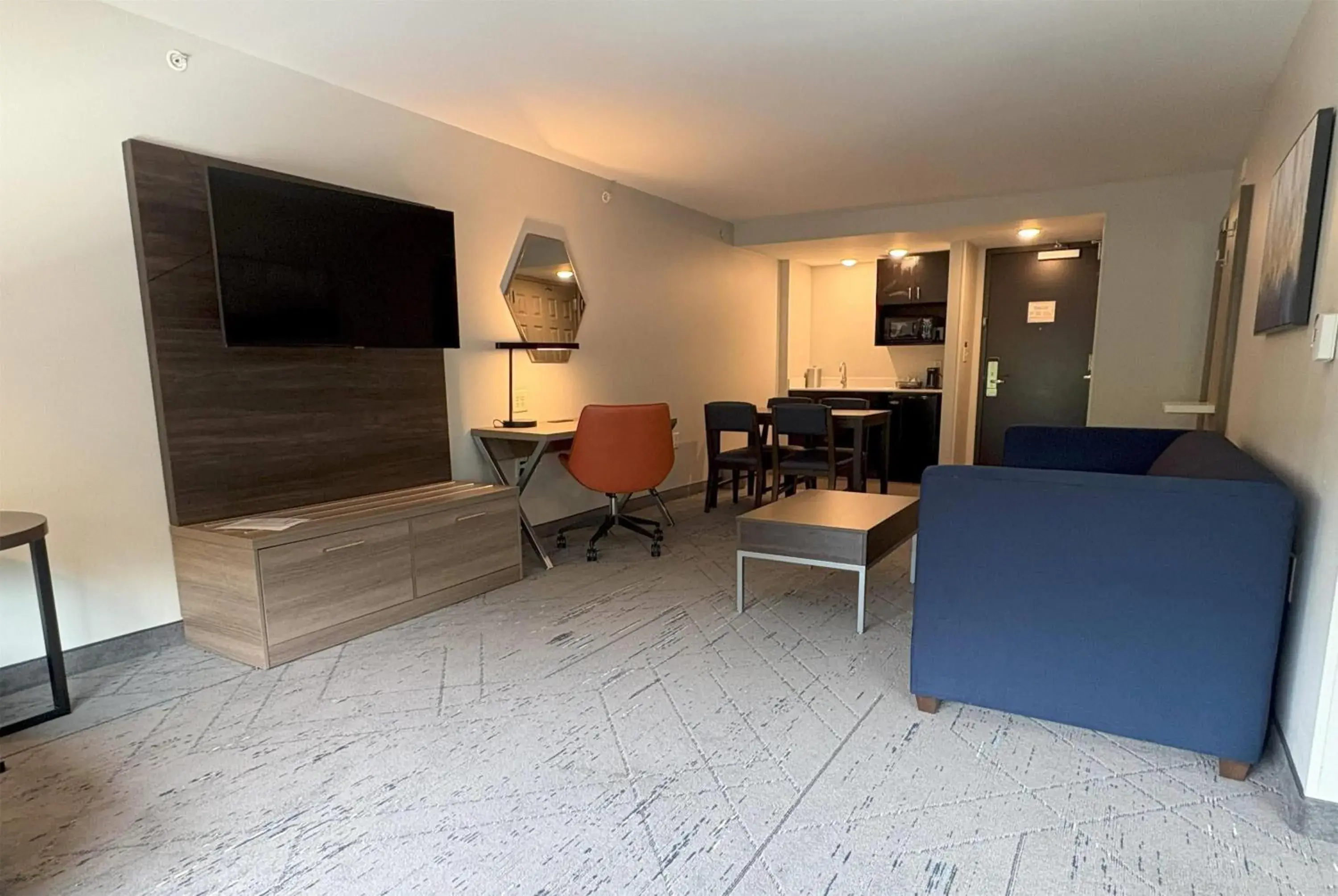 King Studio Suite - Non-Smoking in Wingate by Wyndham State Arena Raleigh/Cary Hotel King Studio Suite - Non-Smoking in Wingate by Wyndham State Arena Raleigh/Cary Hotel