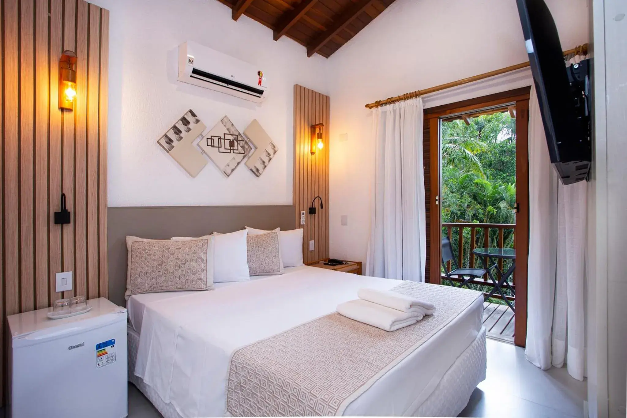 Queen Room with Balcony in Hotel Praia do Portinho Queen Room with Balcony in Hotel Praia do Portinho