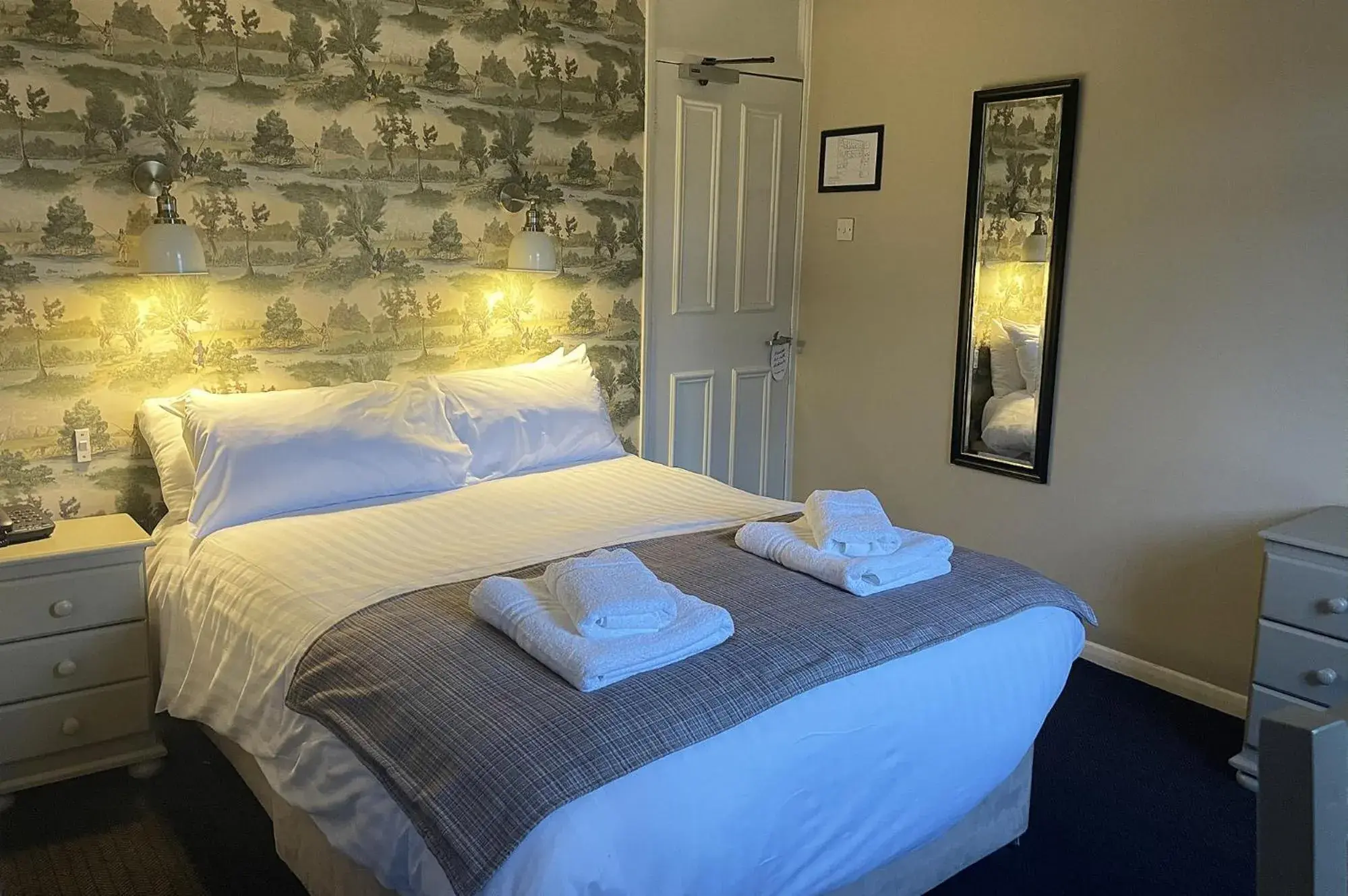 Double Room in The Bridge Inn Double Room in The Bridge Inn