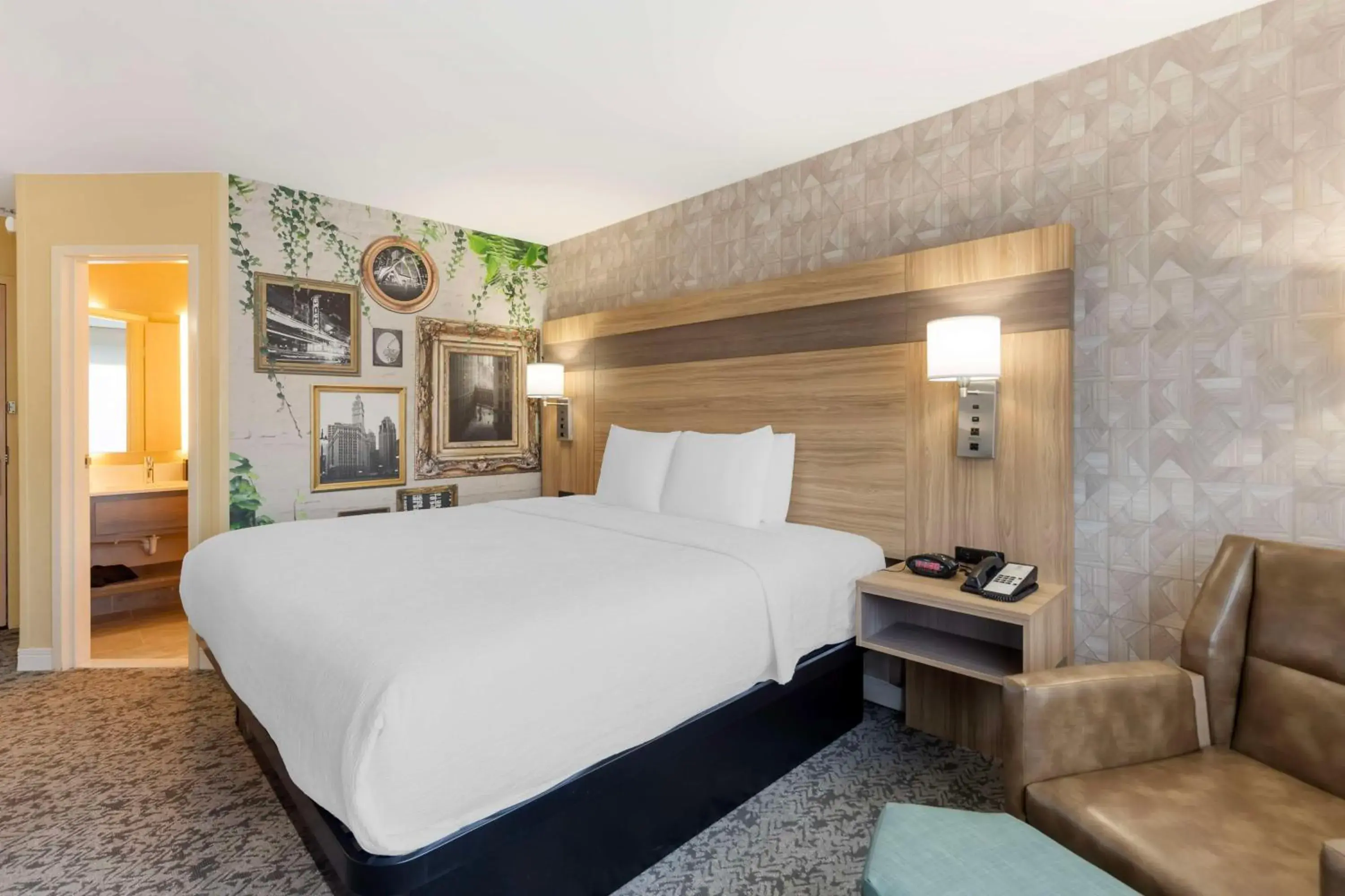 King Room - Non-Smoking in Best Western Glenview - Chicagoland Inn and Suites King Room - Non-Smoking in Best Western Glenview - Chicagoland Inn and Suites