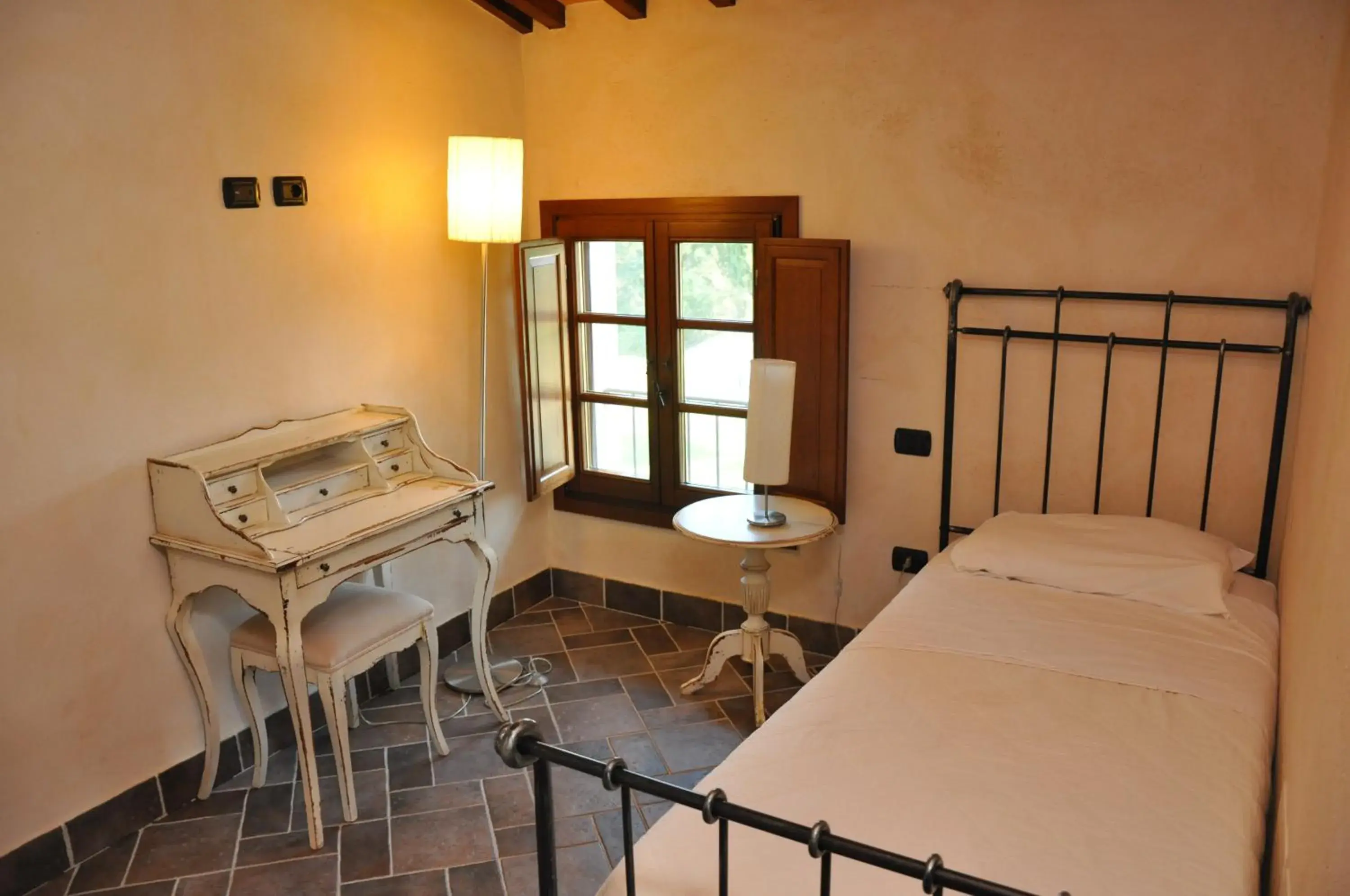 Two-Bedroom Apartment (3 Adults) in Borgo San Giusto Two-Bedroom Apartment (3 Adults) in Borgo San Giusto