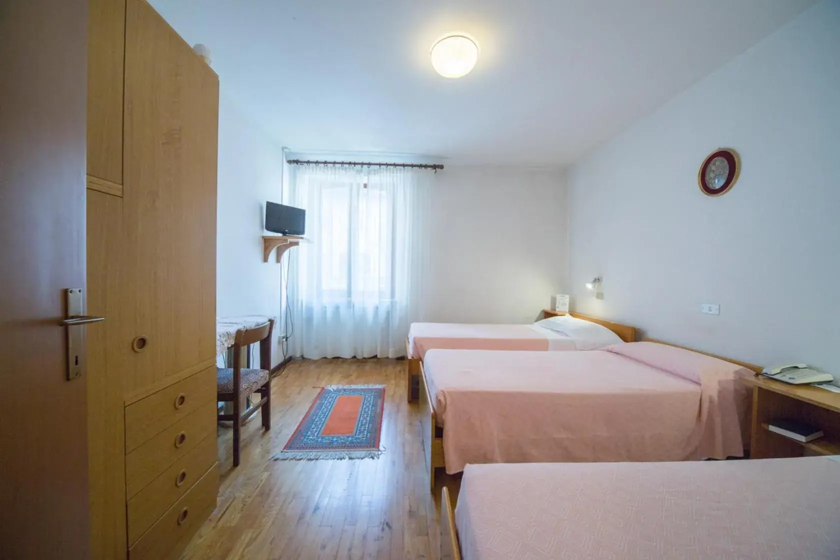 Economy Twin Room - single occupancy in Al Bottegon Economy Twin Room - single occupancy in Al Bottegon