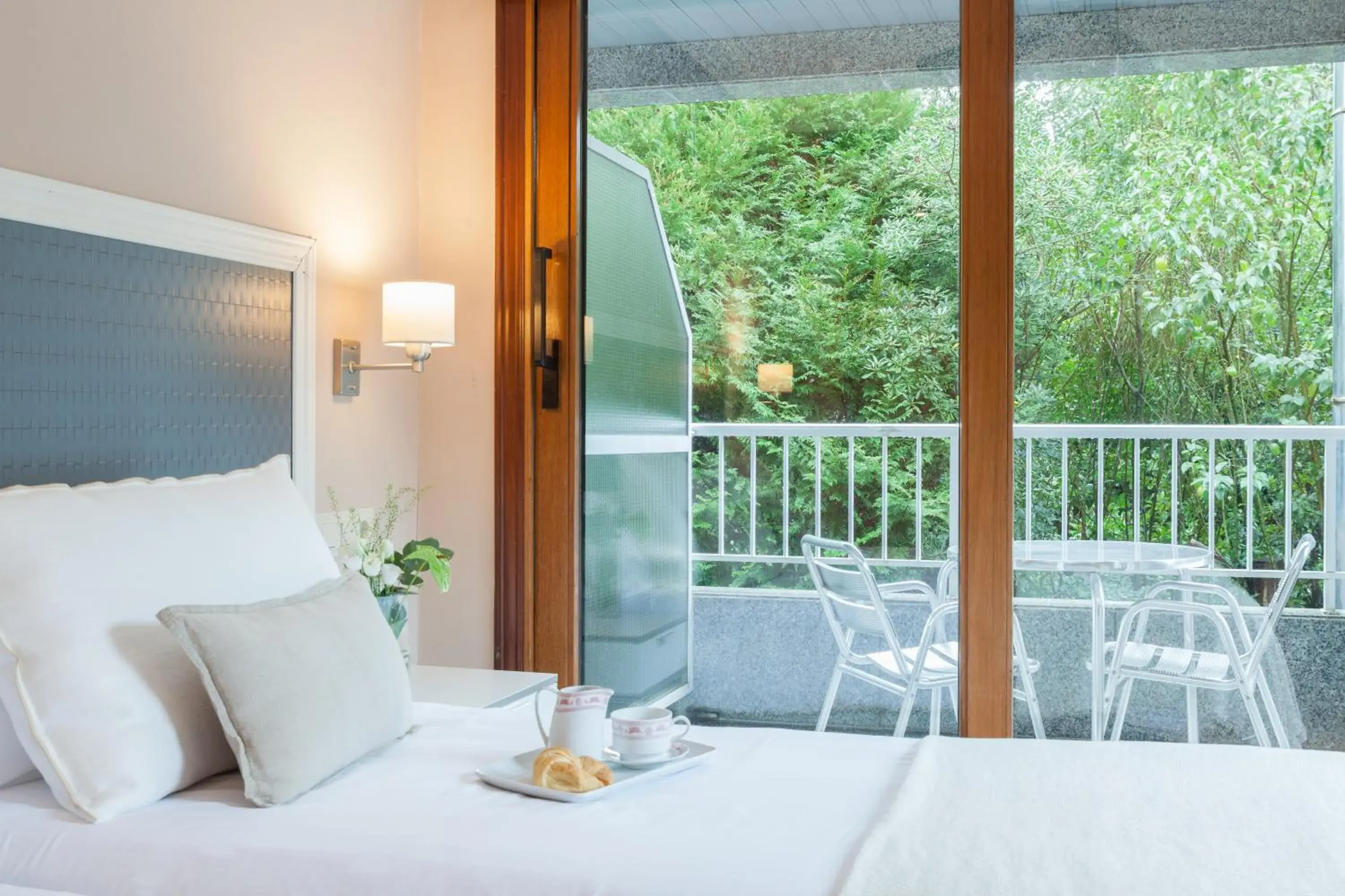 Habitación Doble 2 camas Parking Gratuito in Hotel Monte Ulia Habitación Doble 2 camas Parking Gratuito in Hotel Monte Ulia