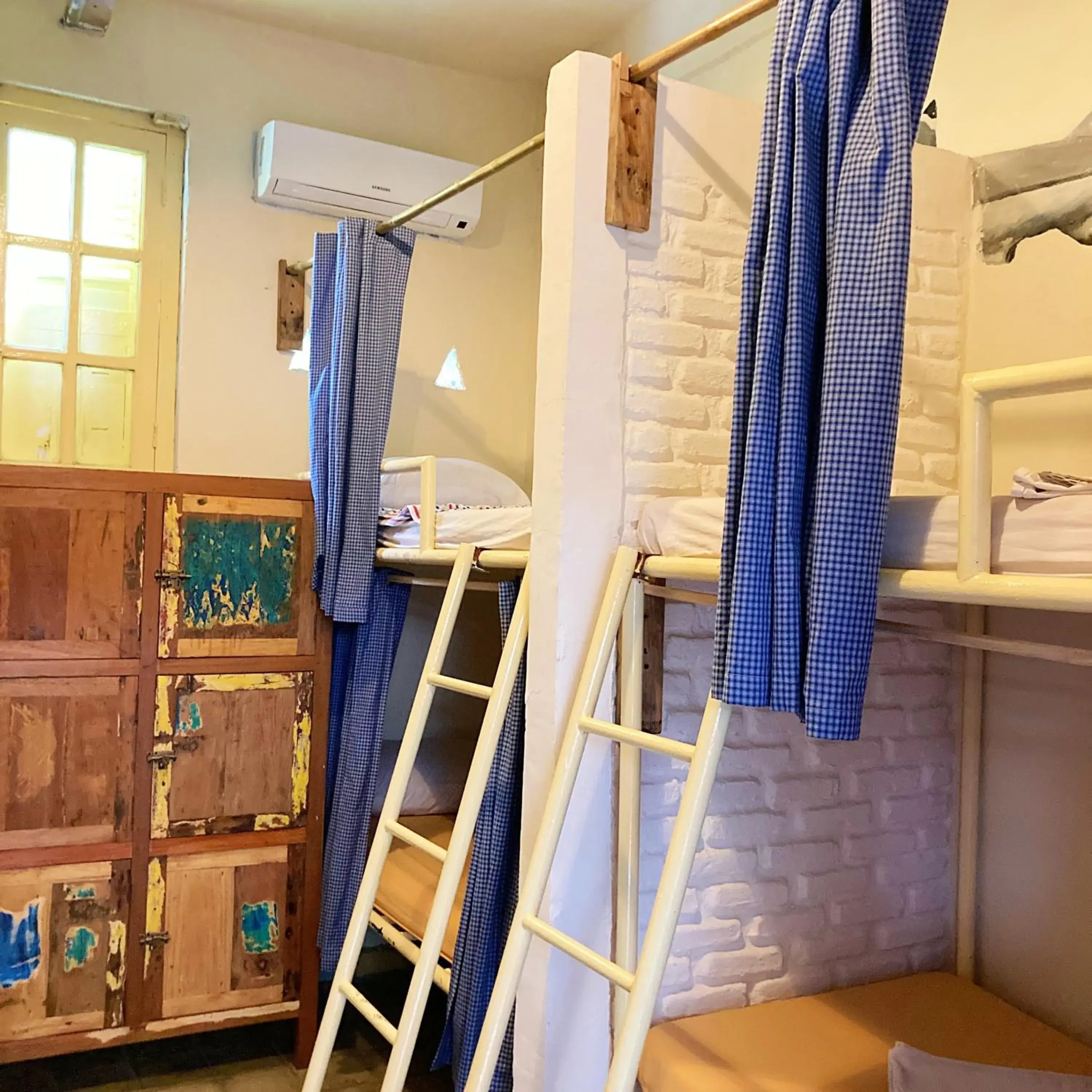 La Boheme Bajo La Boheme Bajo