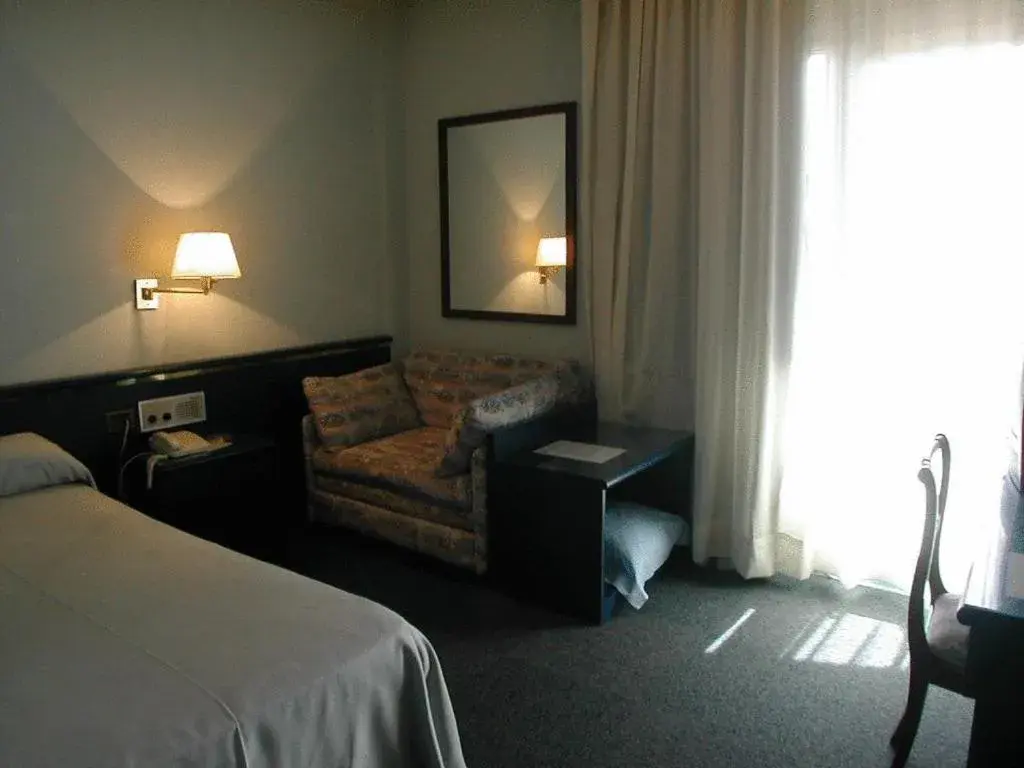 Single Room in Hotel Rey Sancho Ramírez Somontano SL Single Room in Hotel Rey Sancho Ramírez Somontano SL