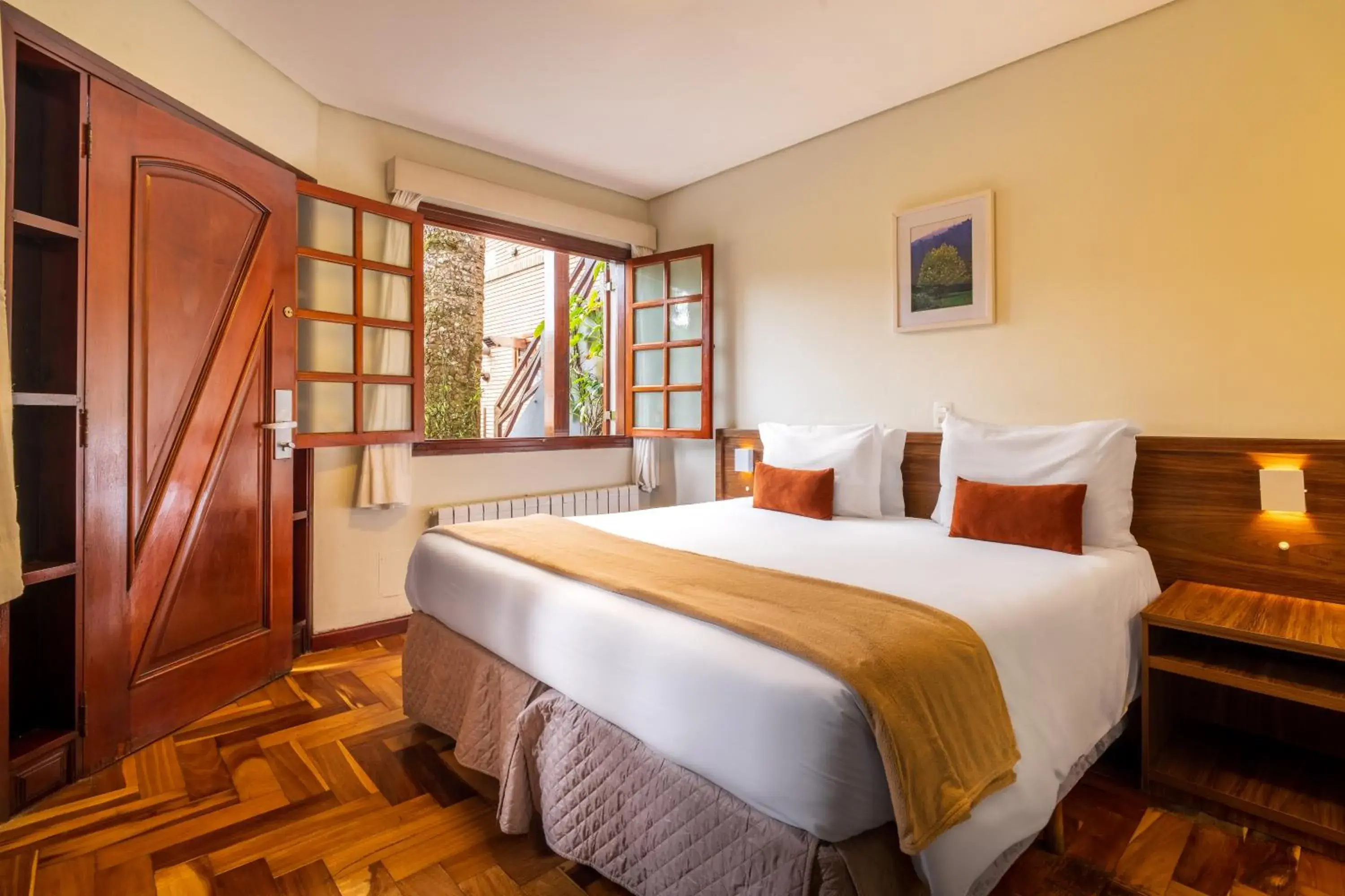 External Double Room with Whirlpool in Pousada Campos de Provence Campos do Jordão External Double Room with Whirlpool in Pousada Campos de Provence Campos do Jordão