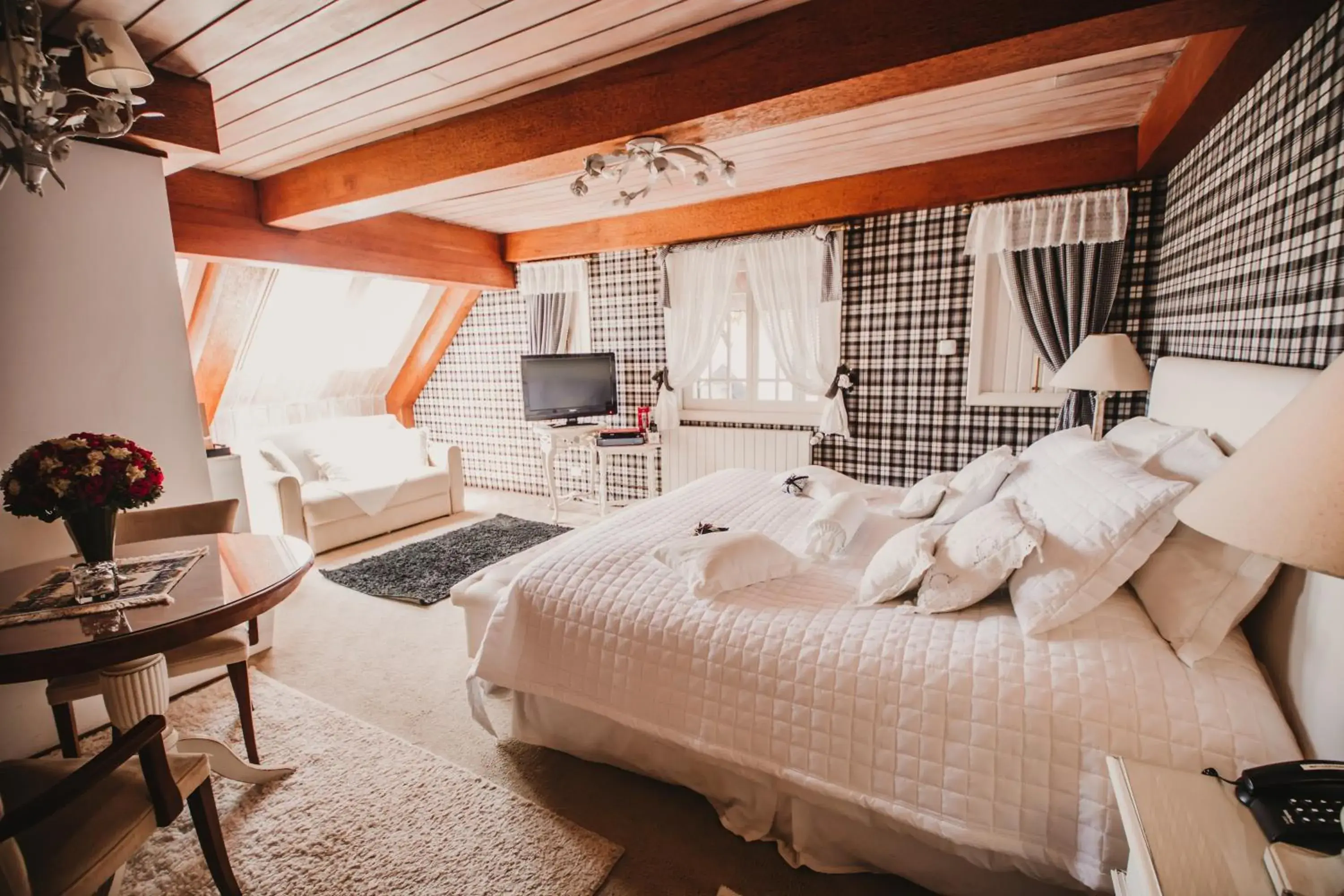 Suite with Hot Tub in Chateau La Villette Suite with Hot Tub in Chateau La Villette