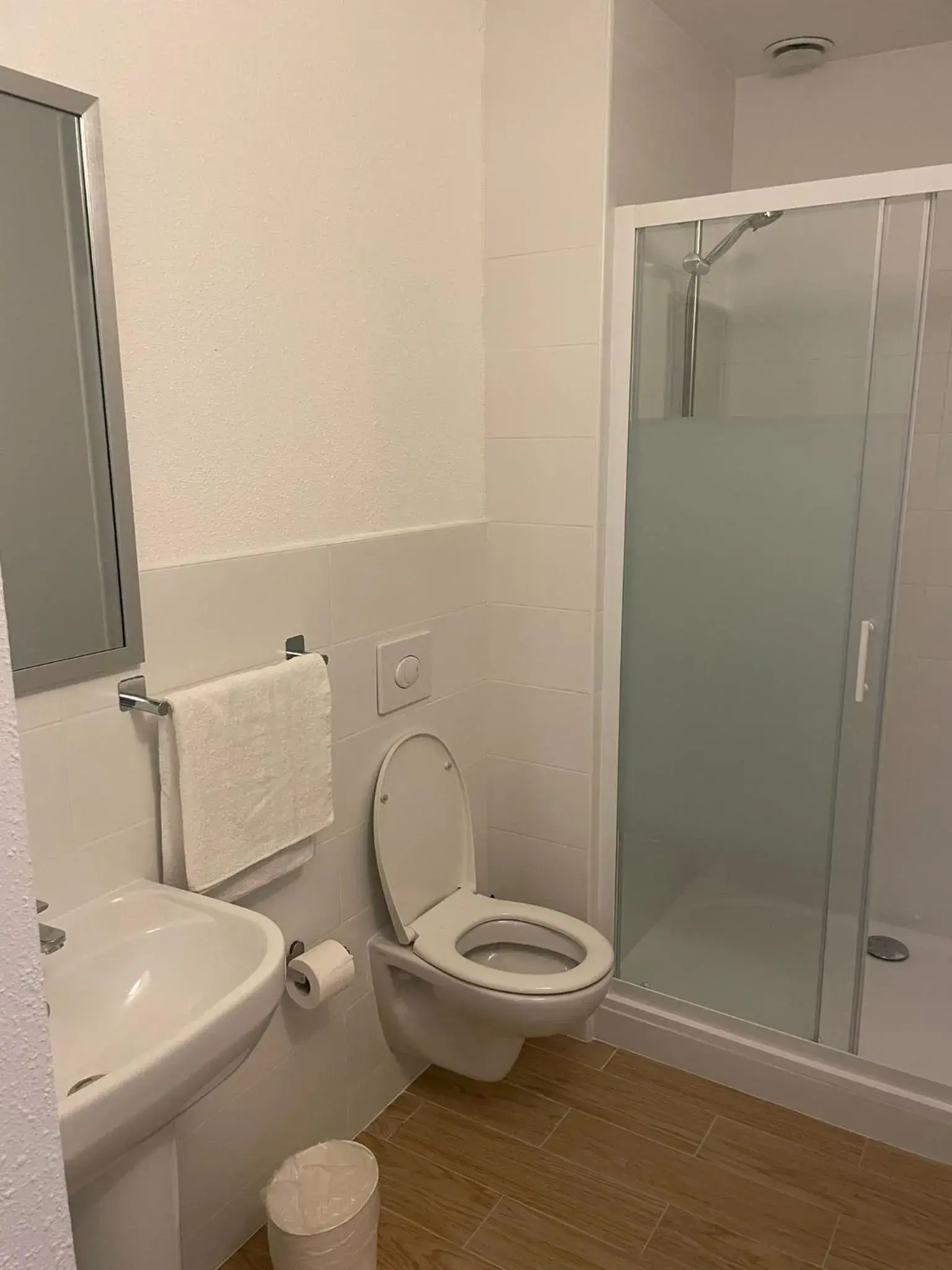 Double Room with Private Bathroom in My KB Hôtel Montélimar Double Room with Private Bathroom in My KB Hôtel Montélimar