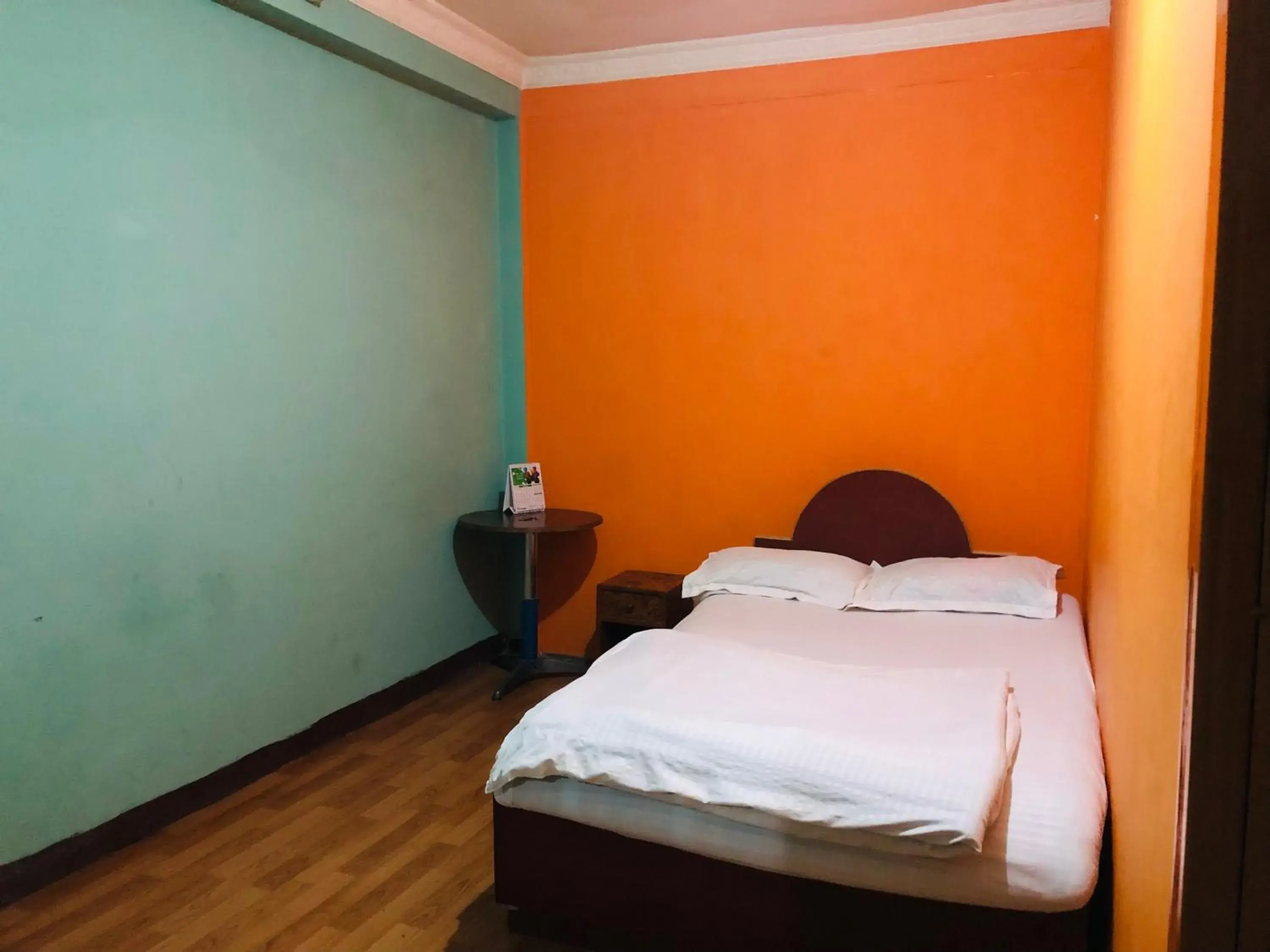 Budget Double Room - single occupancy in Sara's Backpackers Hotel Budget Double Room - single occupancy in Sara's Backpackers Hotel