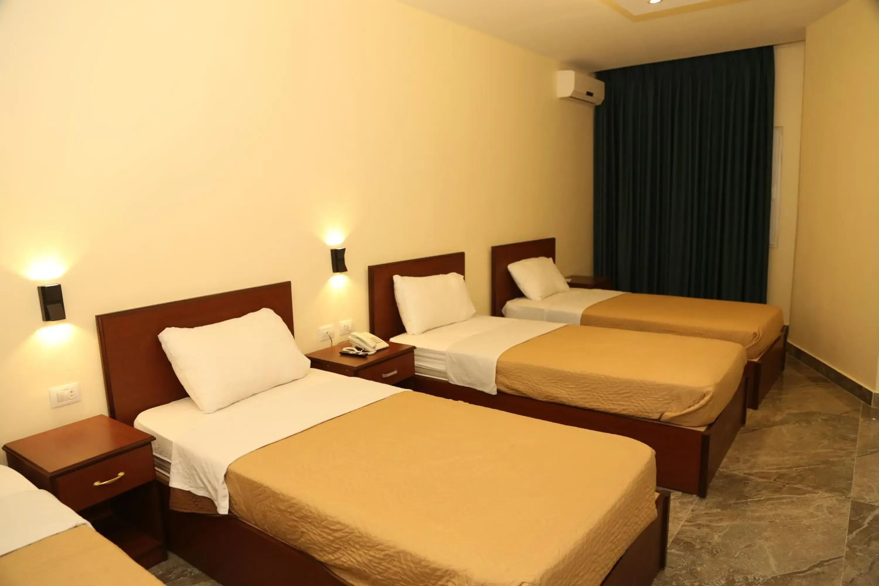 Quadruple Room in Rumman Hotel Quadruple Room in Rumman Hotel