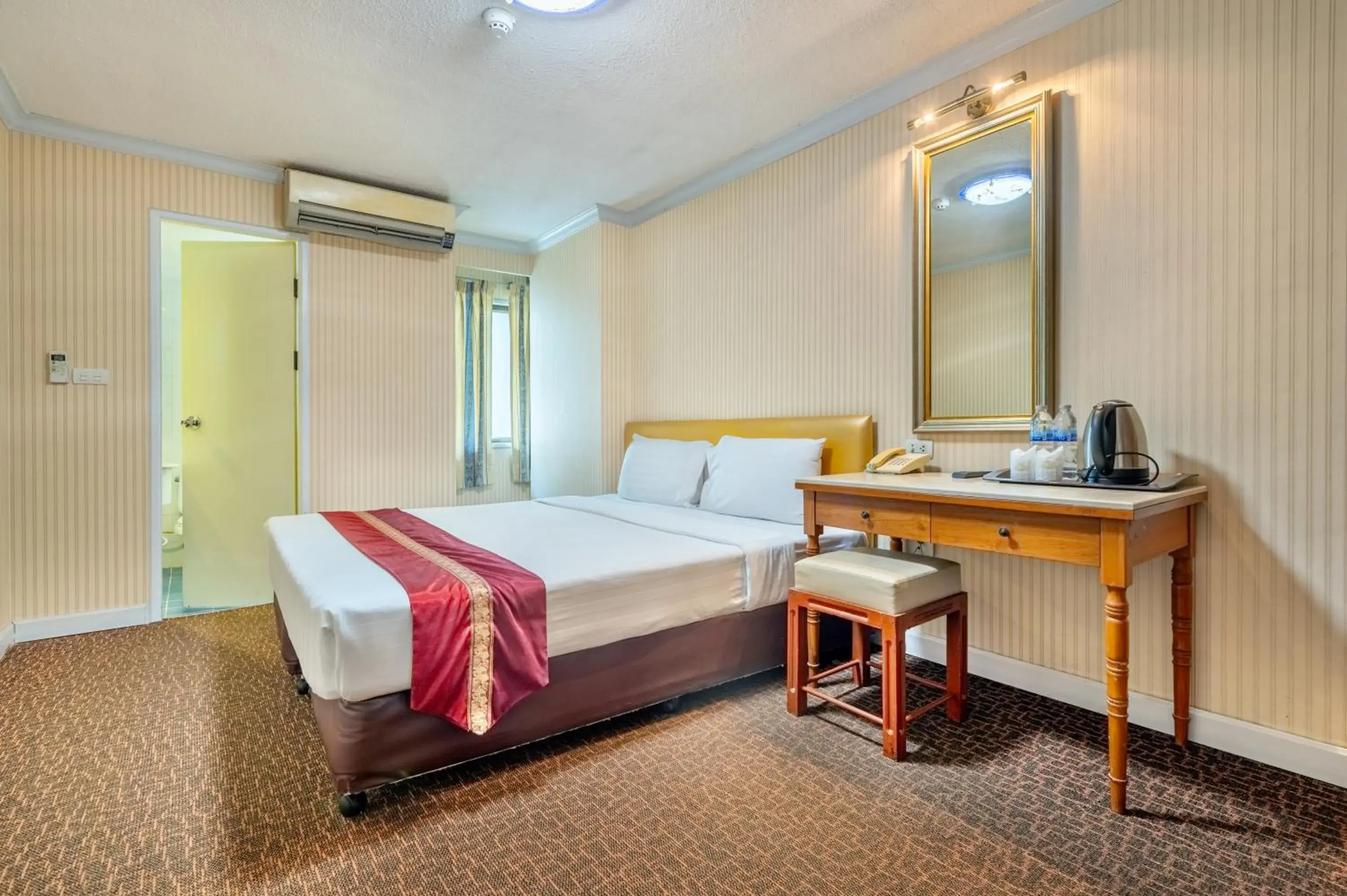 Deluxe Double or Twin Room in Nasa Bangkok Deluxe Double or Twin Room in Nasa Bangkok