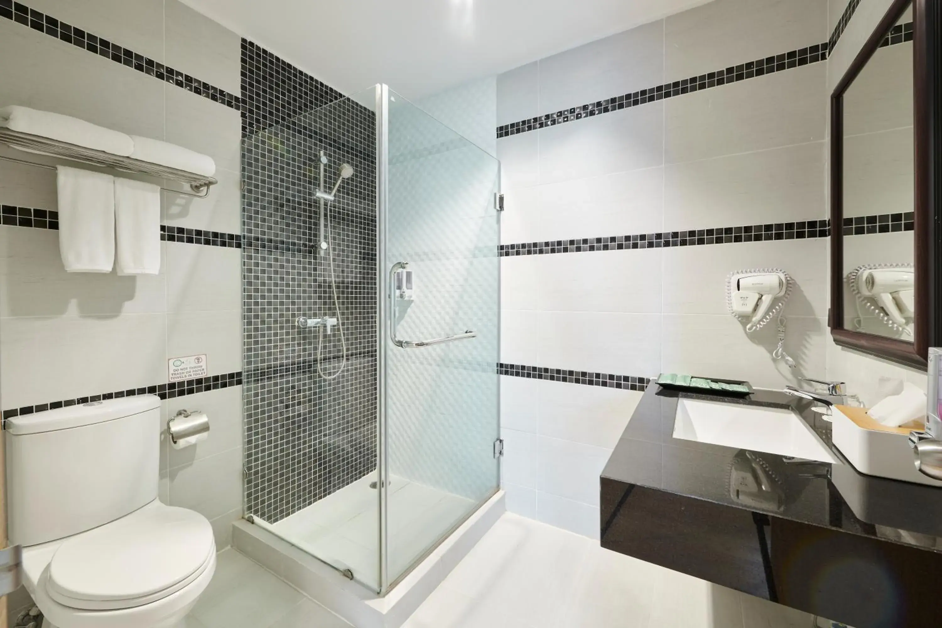 Deluxe Double or Twin Room with Balcony in Adelphi Pattaya Deluxe Double or Twin Room with Balcony in Adelphi Pattaya