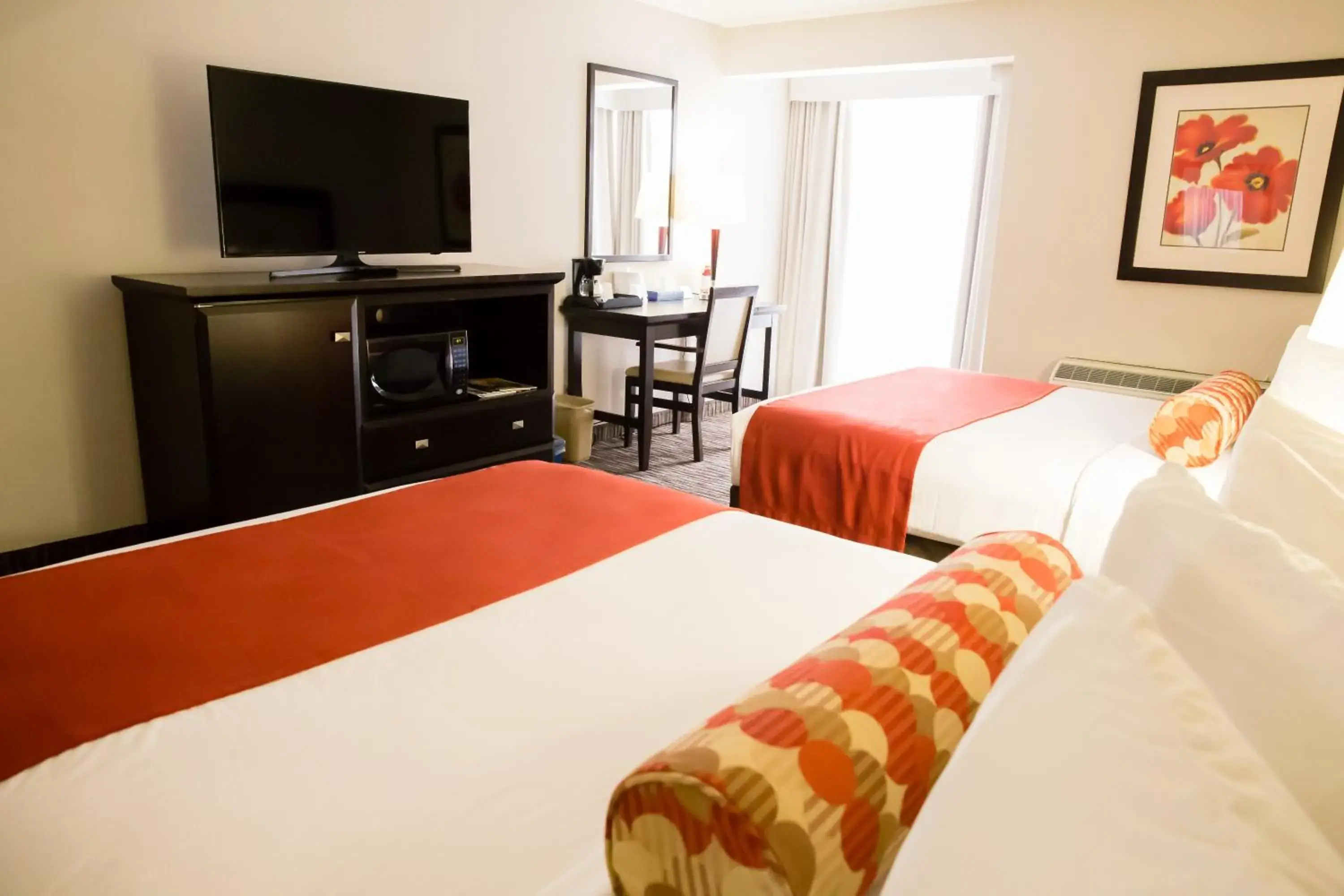 Queen Room with Two Queen Beds - Non-Smoking in Admiral Inn Hamilton Queen Room with Two Queen Beds - Non-Smoking in Admiral Inn Hamilton