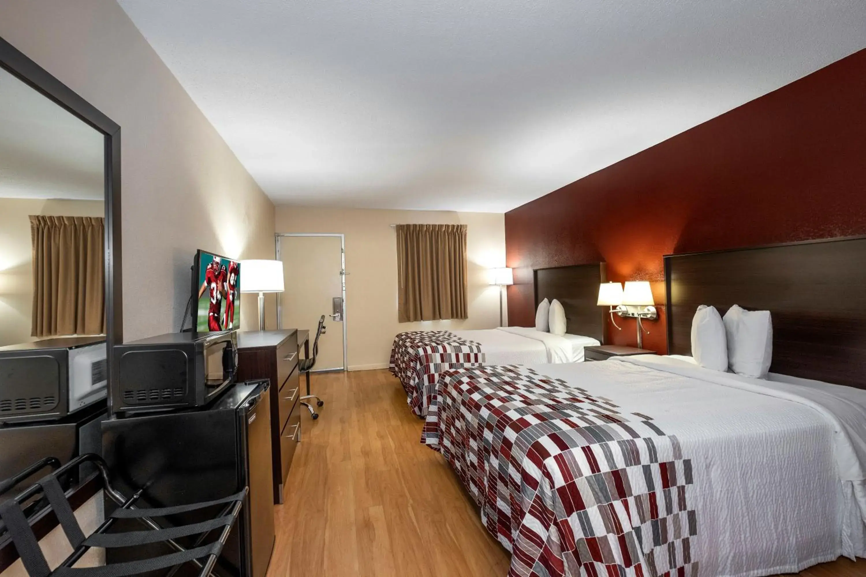 Deluxe Room with Two Double Beds Disability Access Non-Smoking in Red Roof Inn Knoxville North - Merchants Drive Deluxe Room with Two Double Beds Disability Access Non-Smoking in Red Roof Inn Knoxville North - Merchants Drive