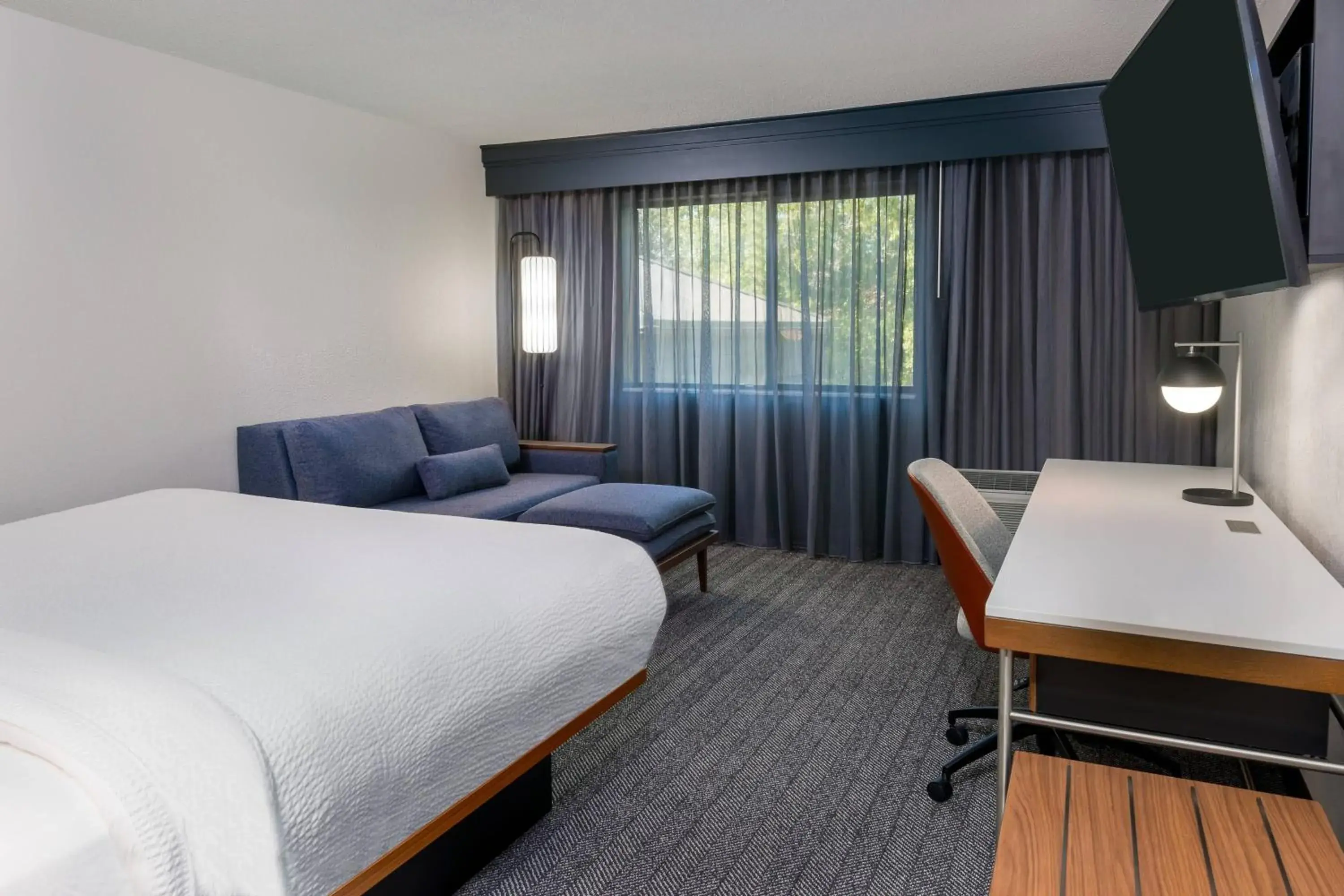 King Room - Hearing Accessible in Courtyard Tallahassee North/I-10 Capital Circle King Room - Hearing Accessible in Courtyard Tallahassee North/I-10 Capital Circle