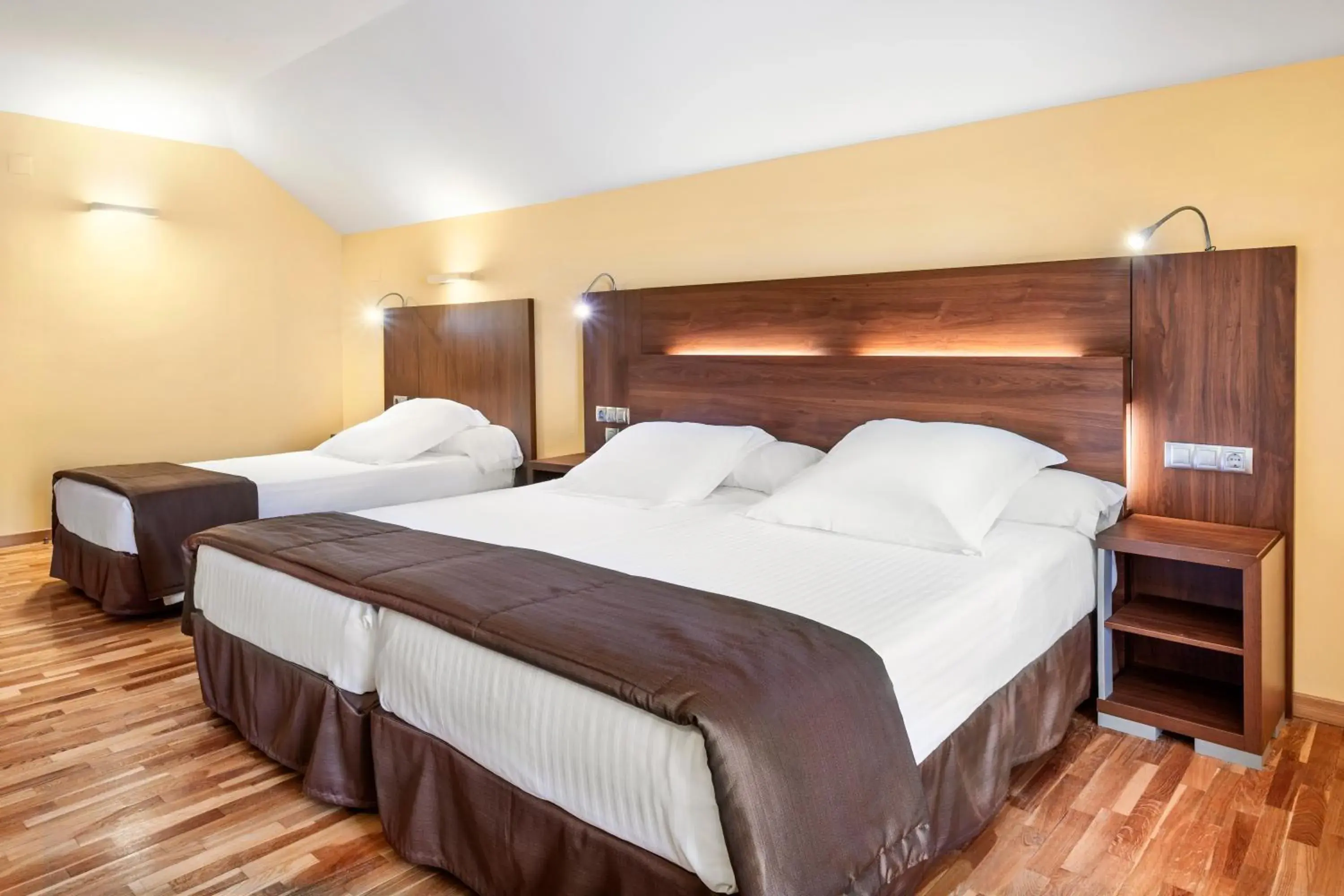 Triple Room in Exe Doña Carlota Triple Room in Exe Doña Carlota