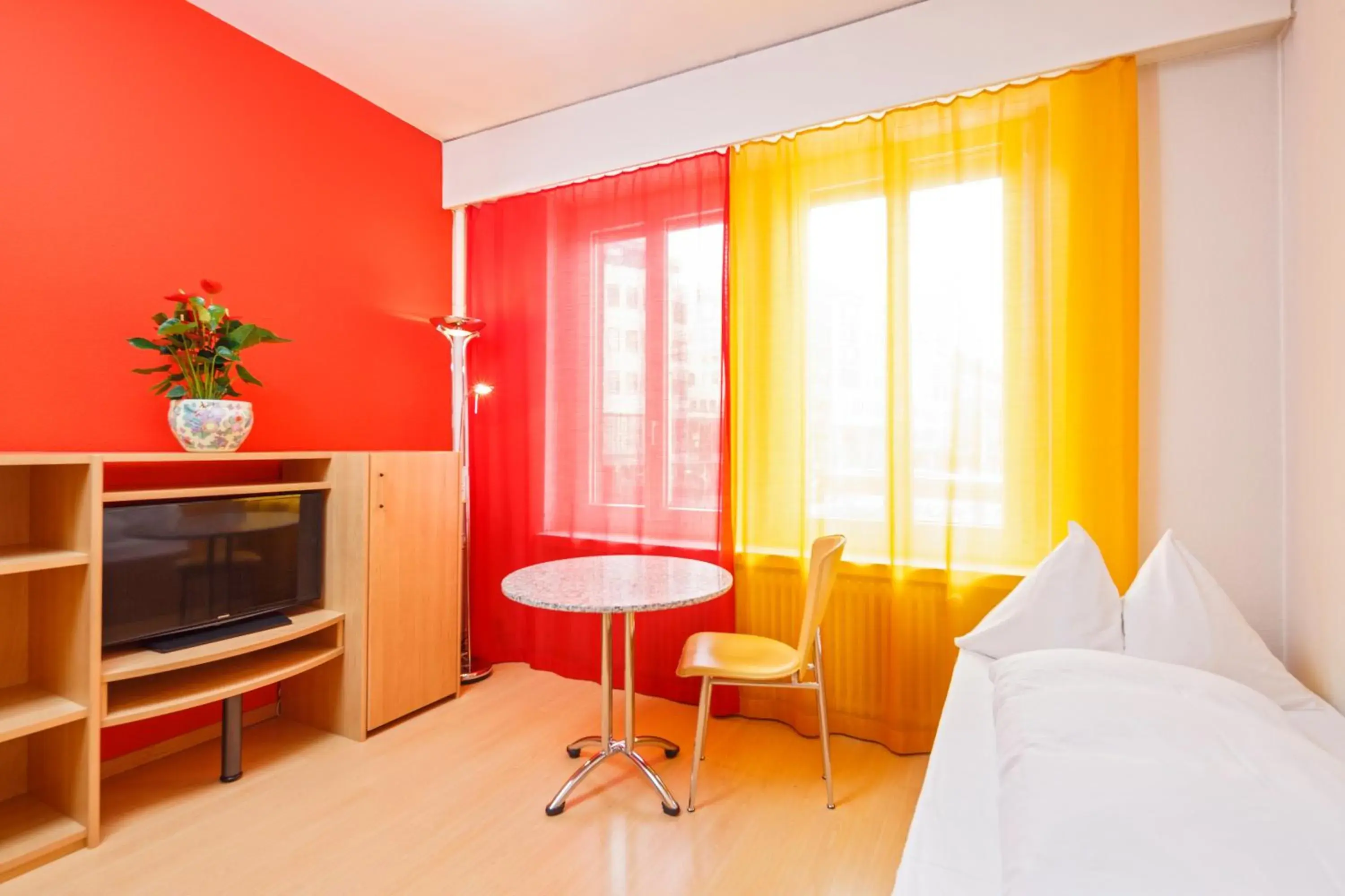 Single Room with Shared Bathroom in Residence zum Löwen Single Room with Shared Bathroom in Residence zum Löwen