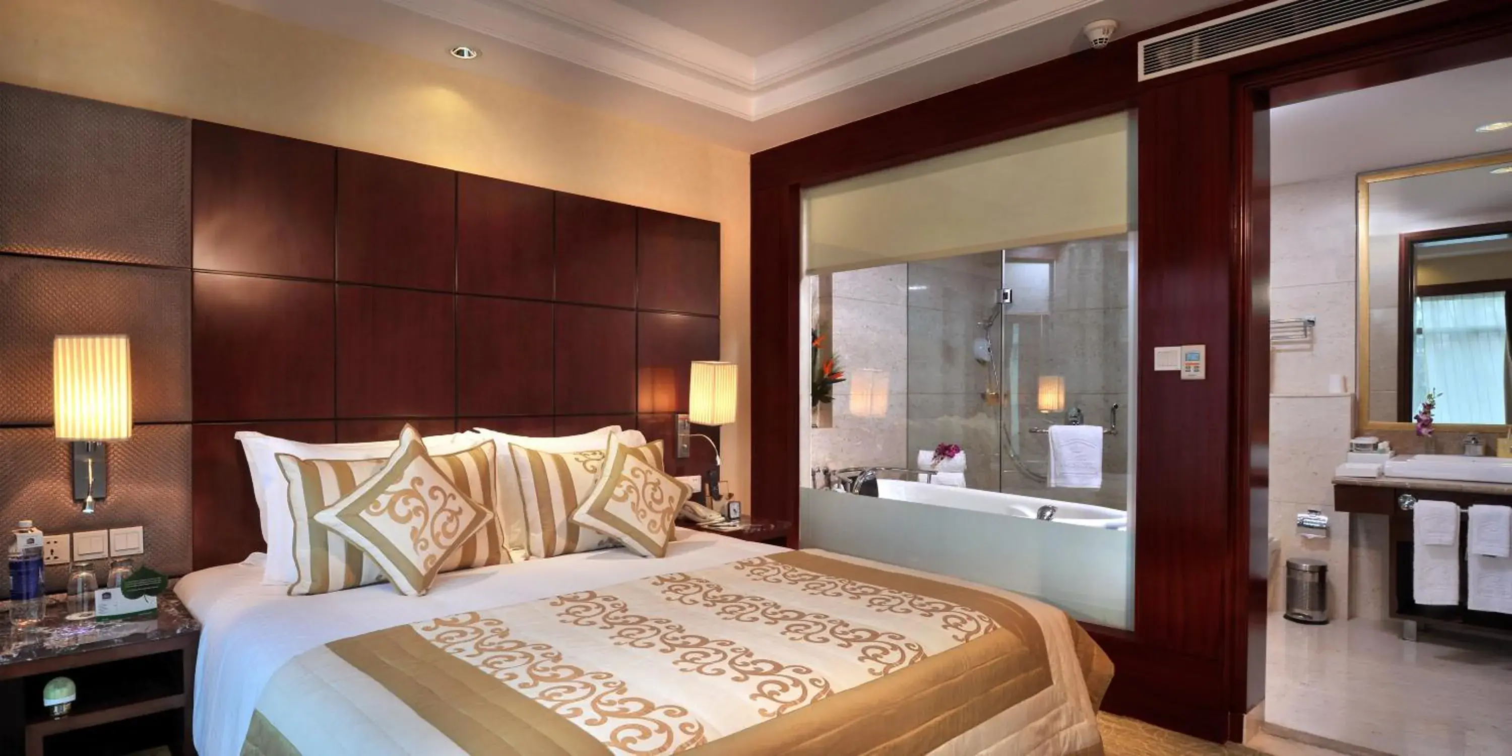 Royal Suite with 15 min head or foot massage ,2hrs conference meeting room , free night club !(subject to availability) in SkyCity Hotel Gurgaon Royal Suite with 15 min head or foot massage ,2hrs conference meeting room , free night club !(subject to availability) in SkyCity Hotel Gurgaon
