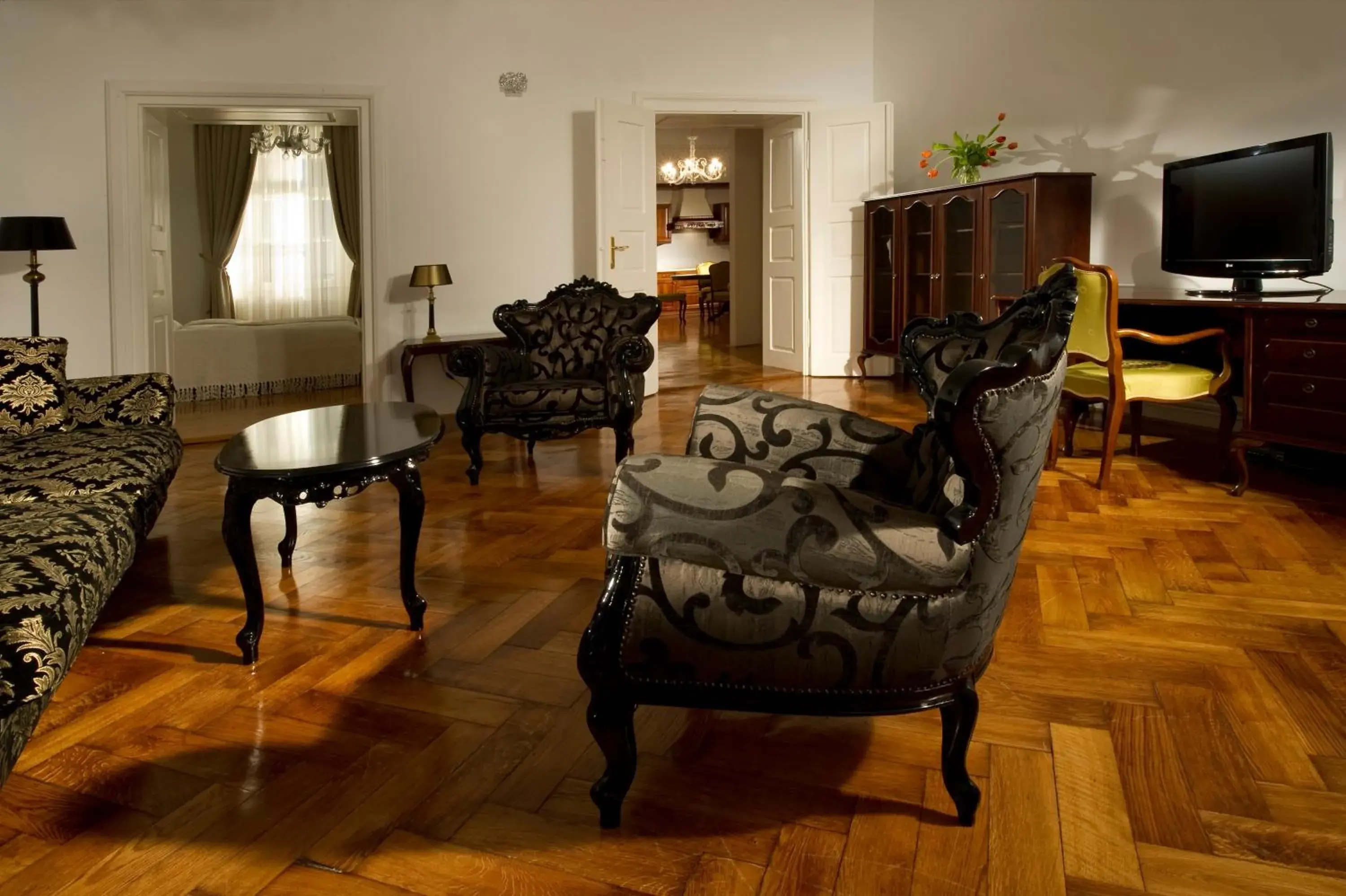 Family Apartment (2 Adults + 4 Children) in Antiq Palace - Historic Hotels of Europe Family Apartment (2 Adults + 4 Children) in Antiq Palace - Historic Hotels of Europe