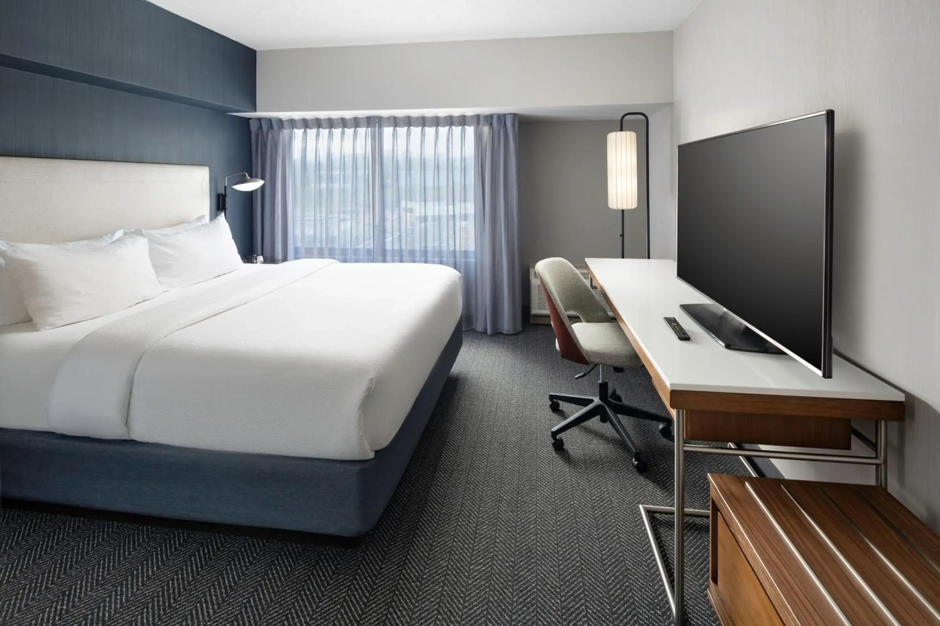 One-Bedroom King Suite in Courtyard Shelton One-Bedroom King Suite in Courtyard Shelton