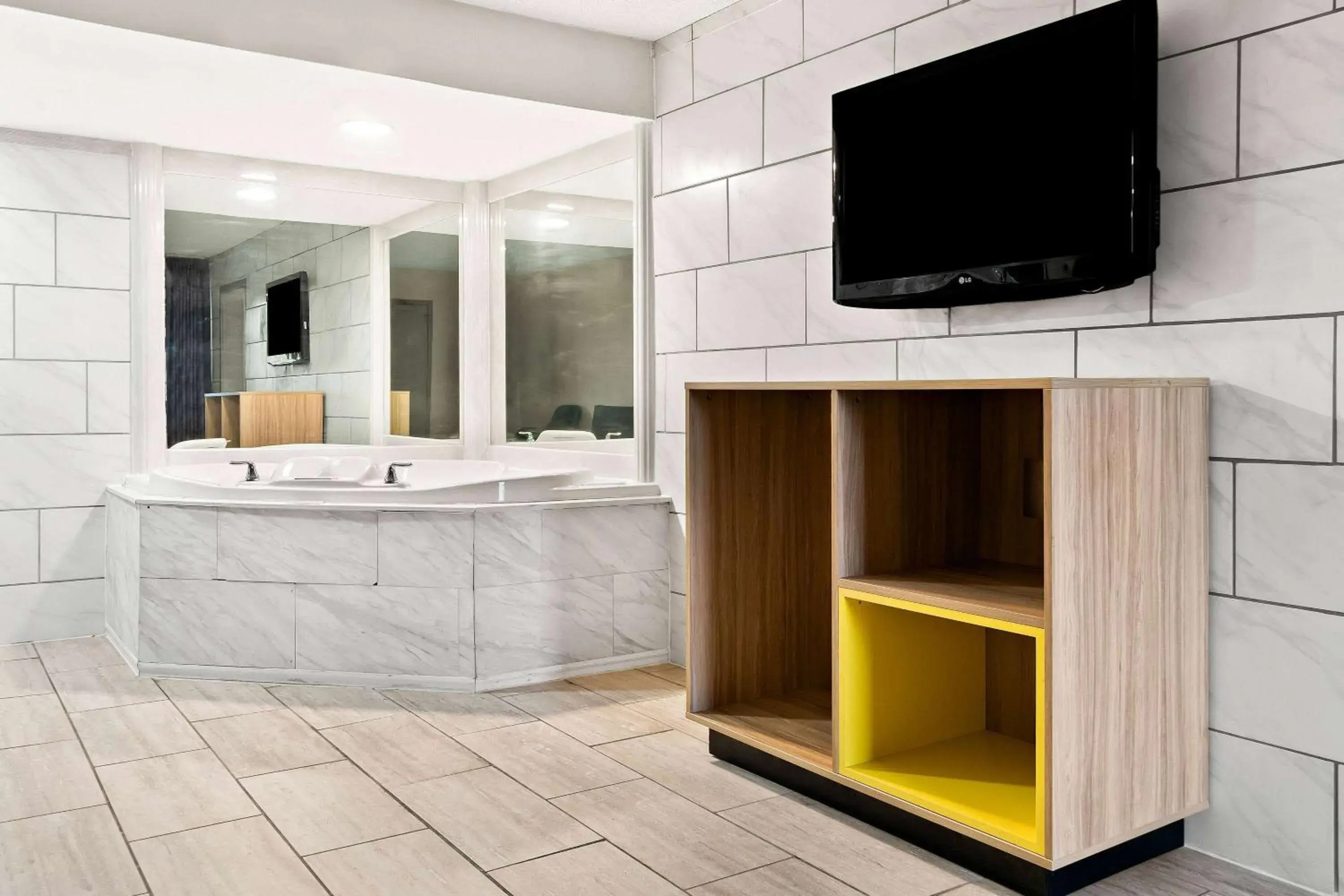 One-Bedroom Deluxe King Suite - Non-Smoking in Days Inn & Suites by Wyndham Warren One-Bedroom Deluxe King Suite - Non-Smoking in Days Inn & Suites by Wyndham Warren