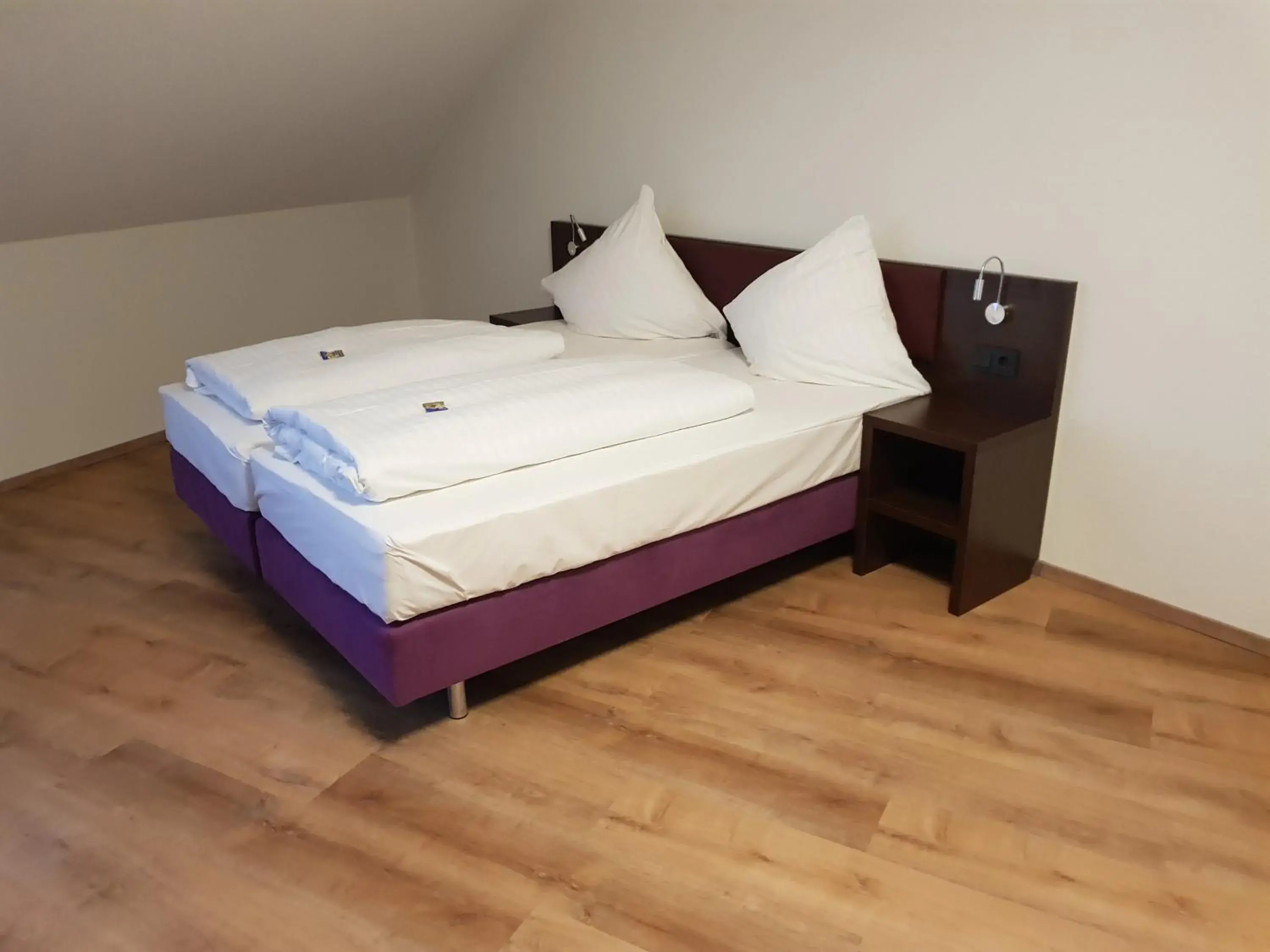 Twin Room in ates Hotel Lampertheim by AURUM Twin Room in ates Hotel Lampertheim by AURUM