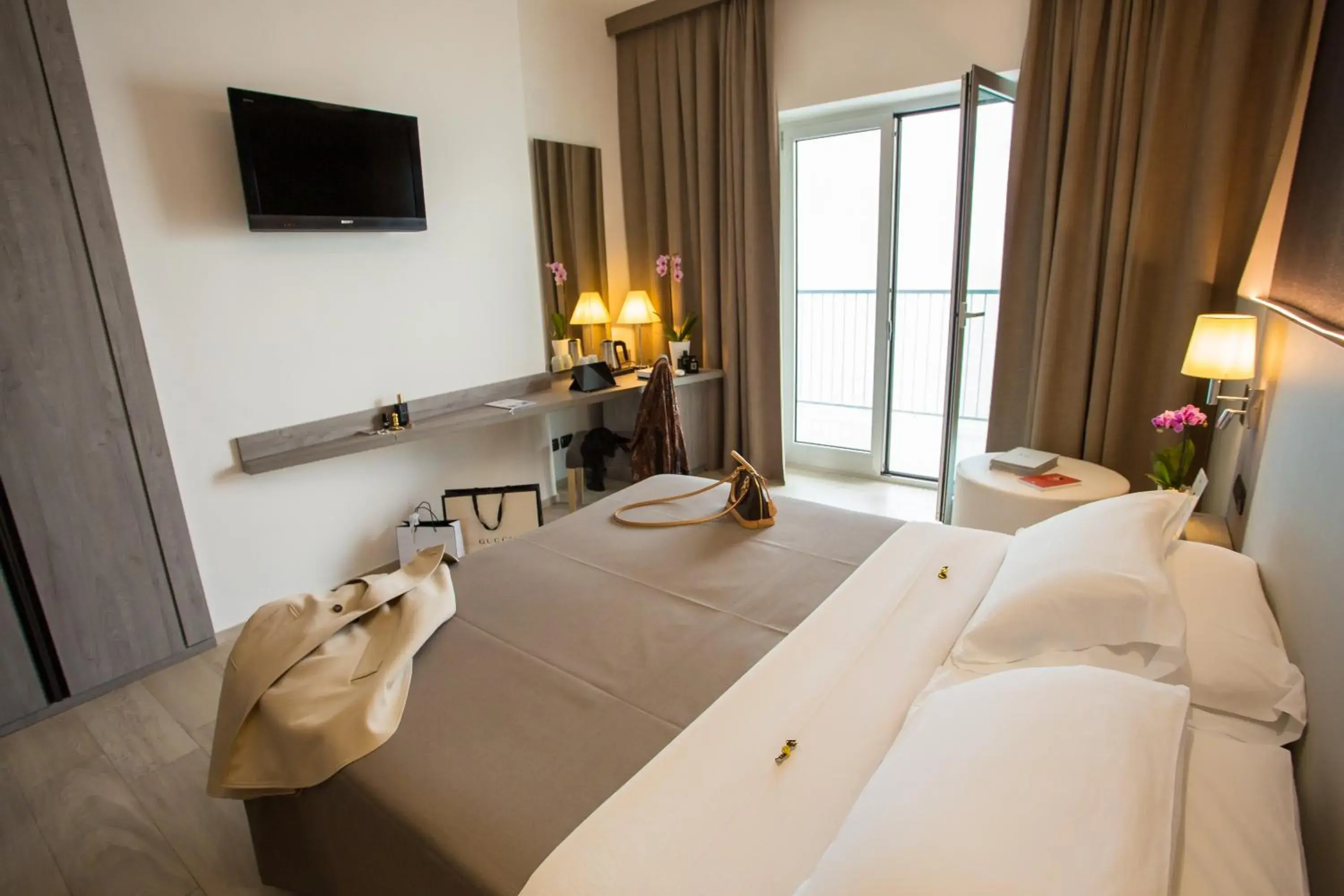 Double Room - single occupancy - Disability Access in Hermitage Hotel Double Room - single occupancy - Disability Access in Hermitage Hotel