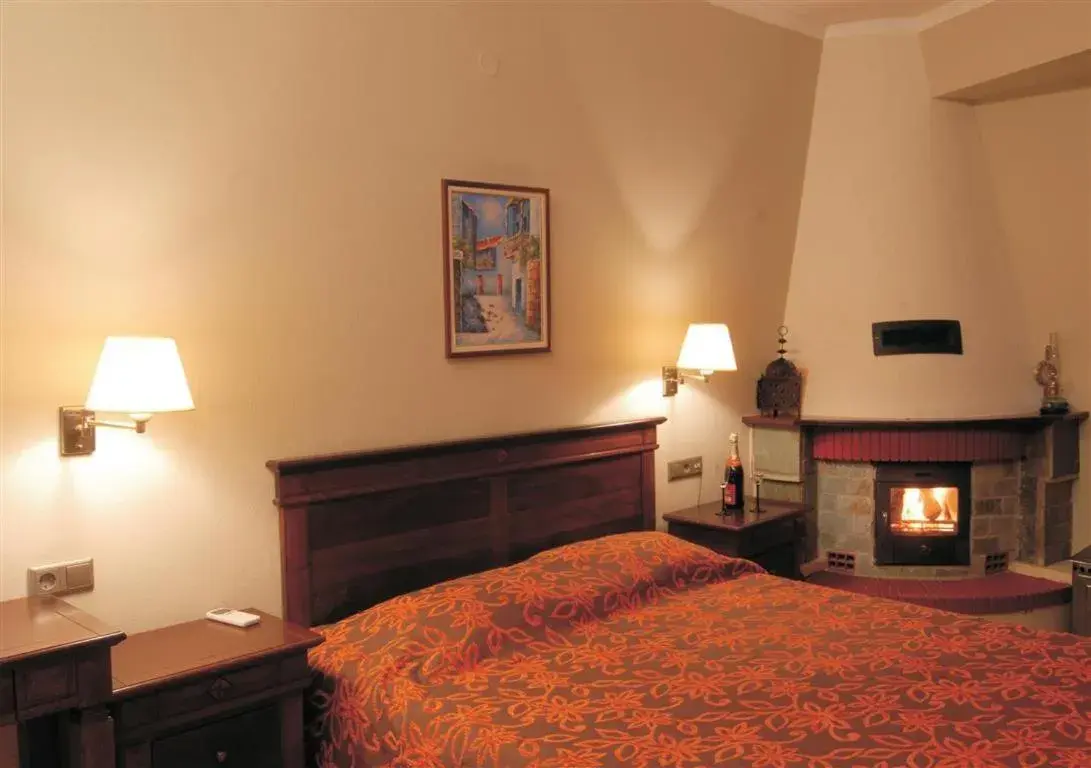 Double or Twin Room with Fireplace in Mythos Double or Twin Room with Fireplace in Mythos
