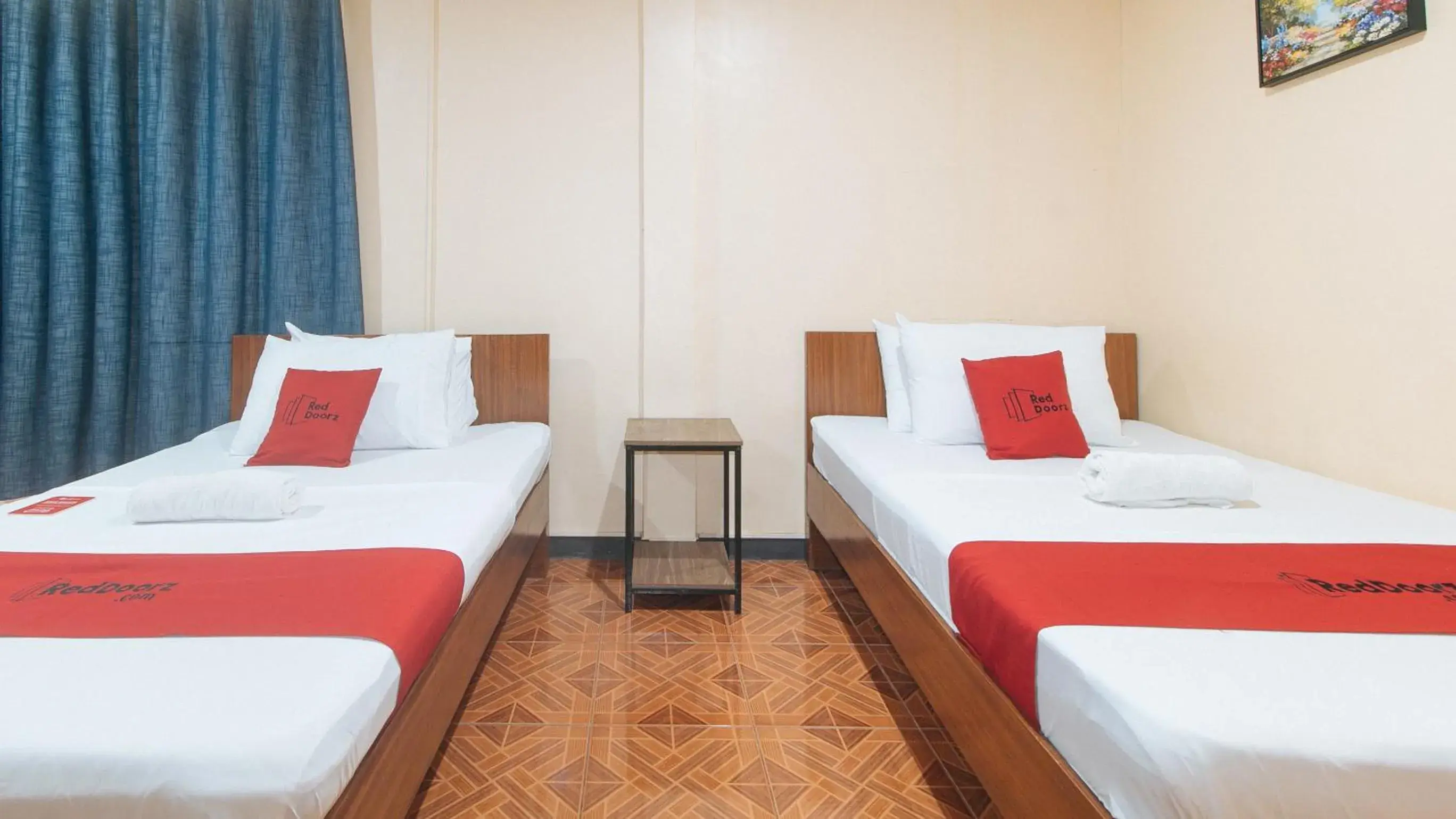 Twin Room in RedDoorz at Nirvana Pension House Twin Room in RedDoorz at Nirvana Pension House