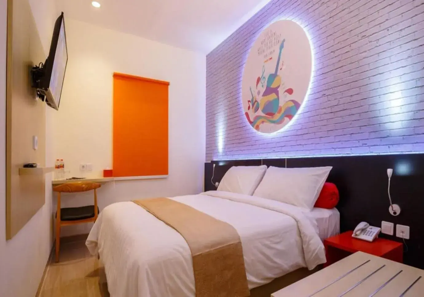 Double Room in Front One Inn Muntilan Double Room in Front One Inn Muntilan