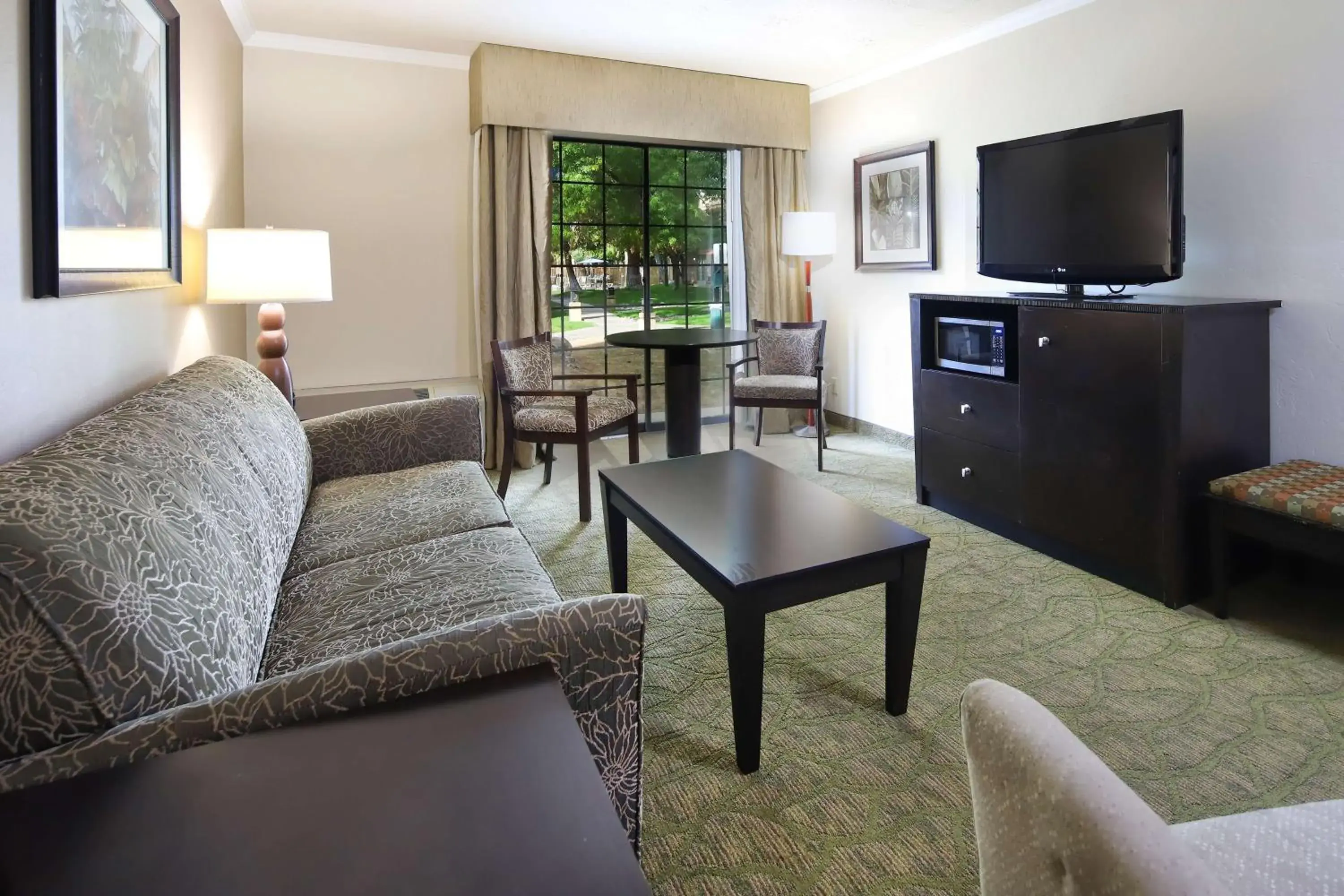 King Suite in Hotel Bridgeway, a Ramada by Wyndham King Suite in Hotel Bridgeway, a Ramada by Wyndham
