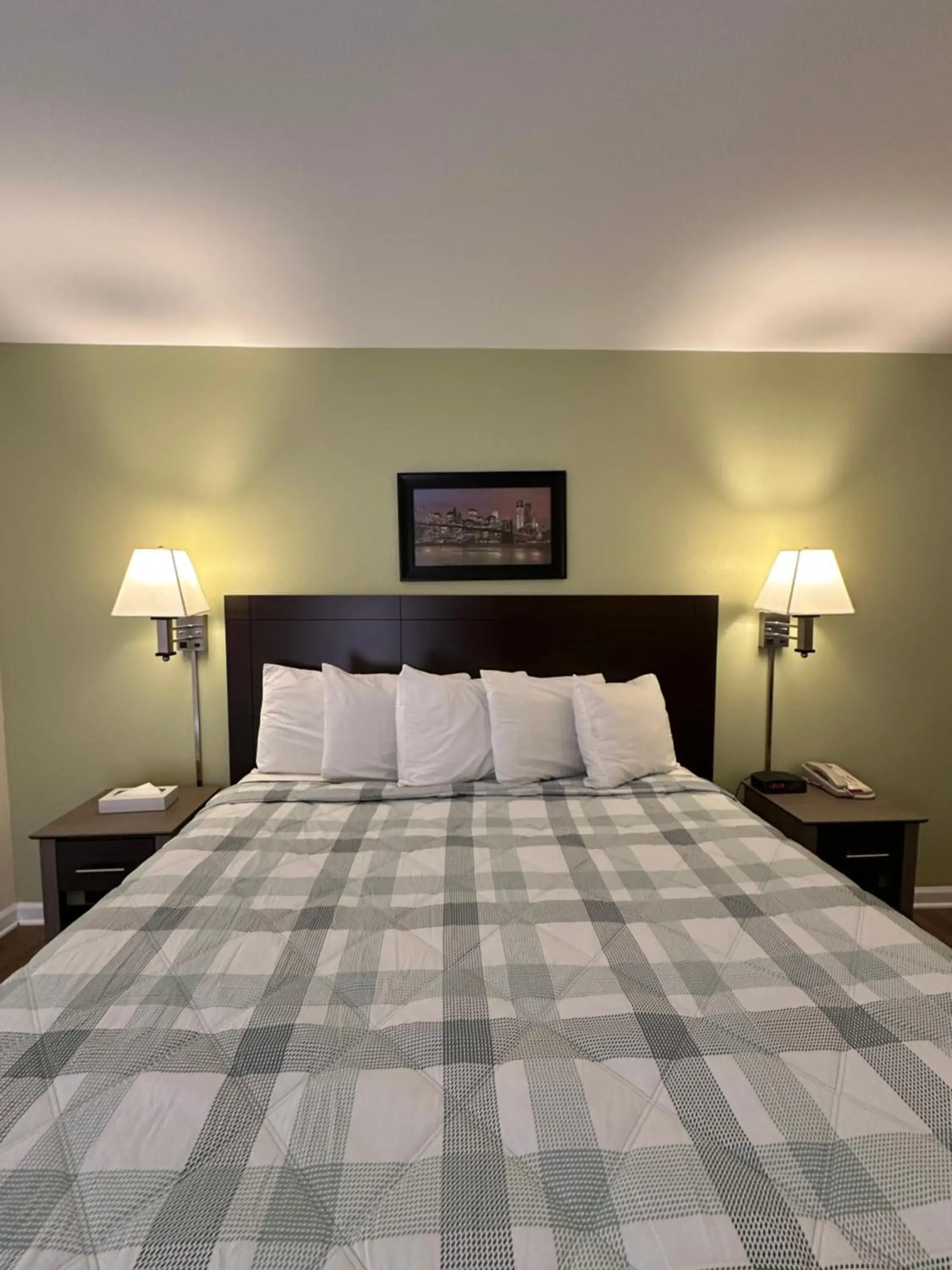 King Room in Sea Girt Lodge King Room in Sea Girt Lodge