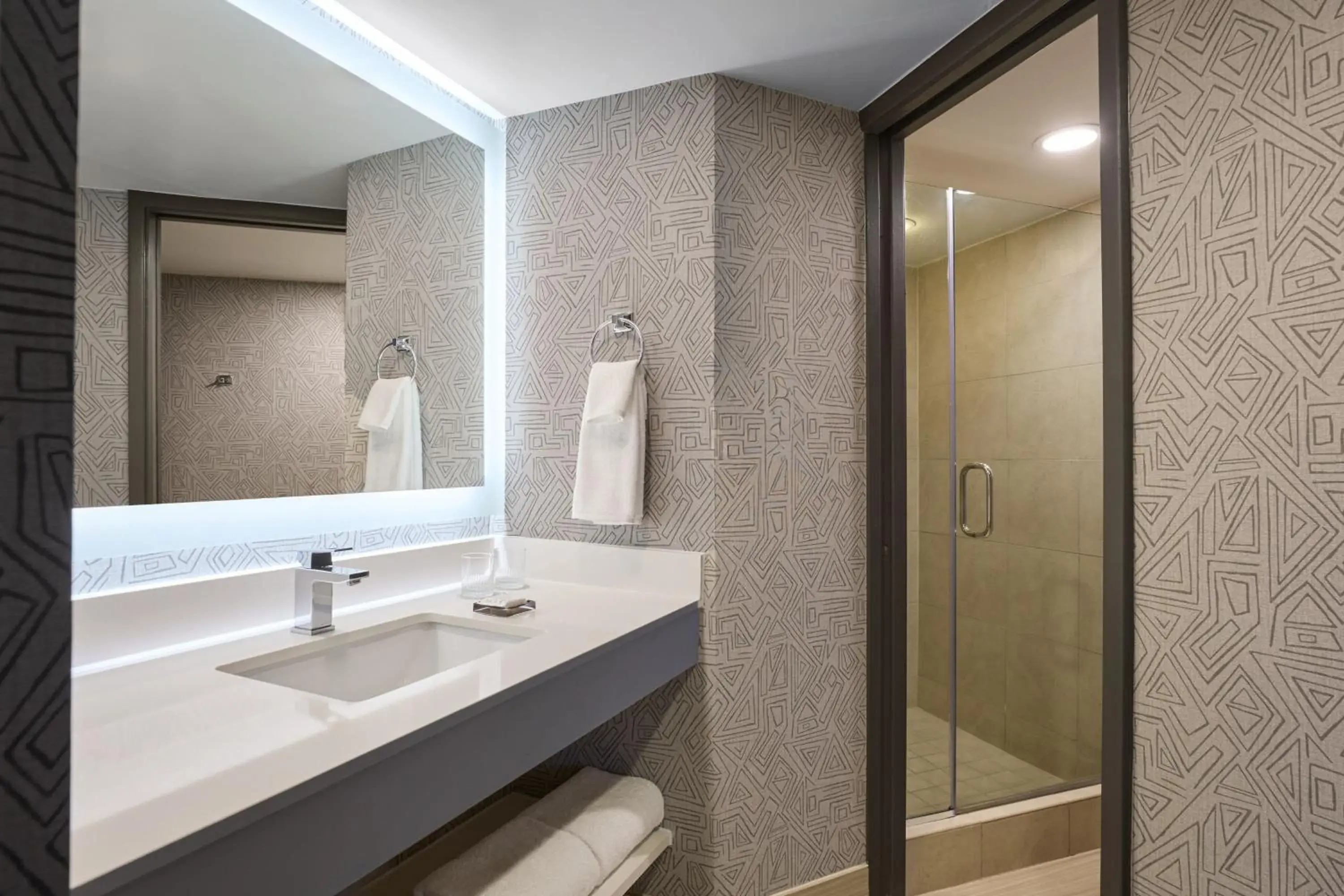 Superior King Corner Room with Sofa-Bed in Phoenix Marriott Resort Tempe at The Buttes Superior King Corner Room with Sofa-Bed in Phoenix Marriott Resort Tempe at The Buttes