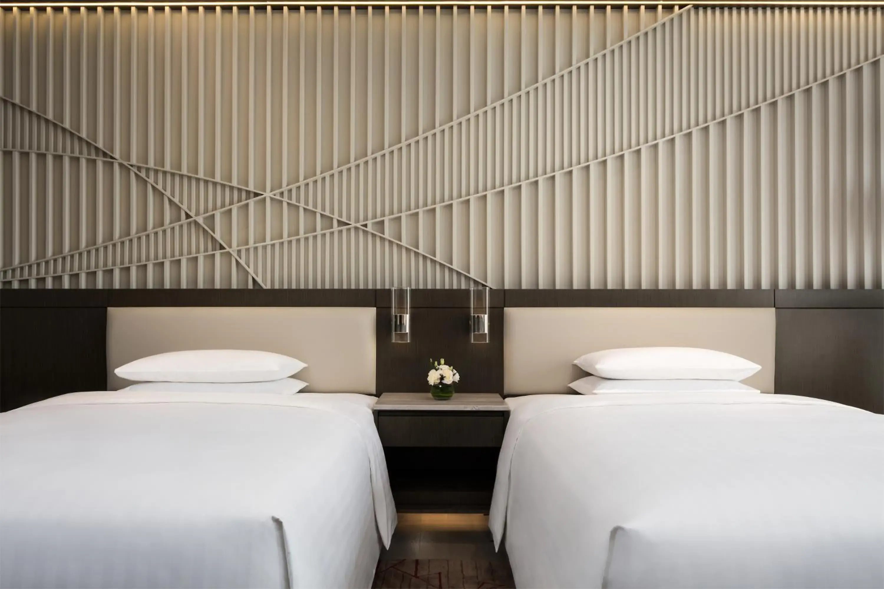 Premier Twin Guest Room in Courtyard by Marriott Tianjin Hongqiao Premier Twin Guest Room in Courtyard by Marriott Tianjin Hongqiao