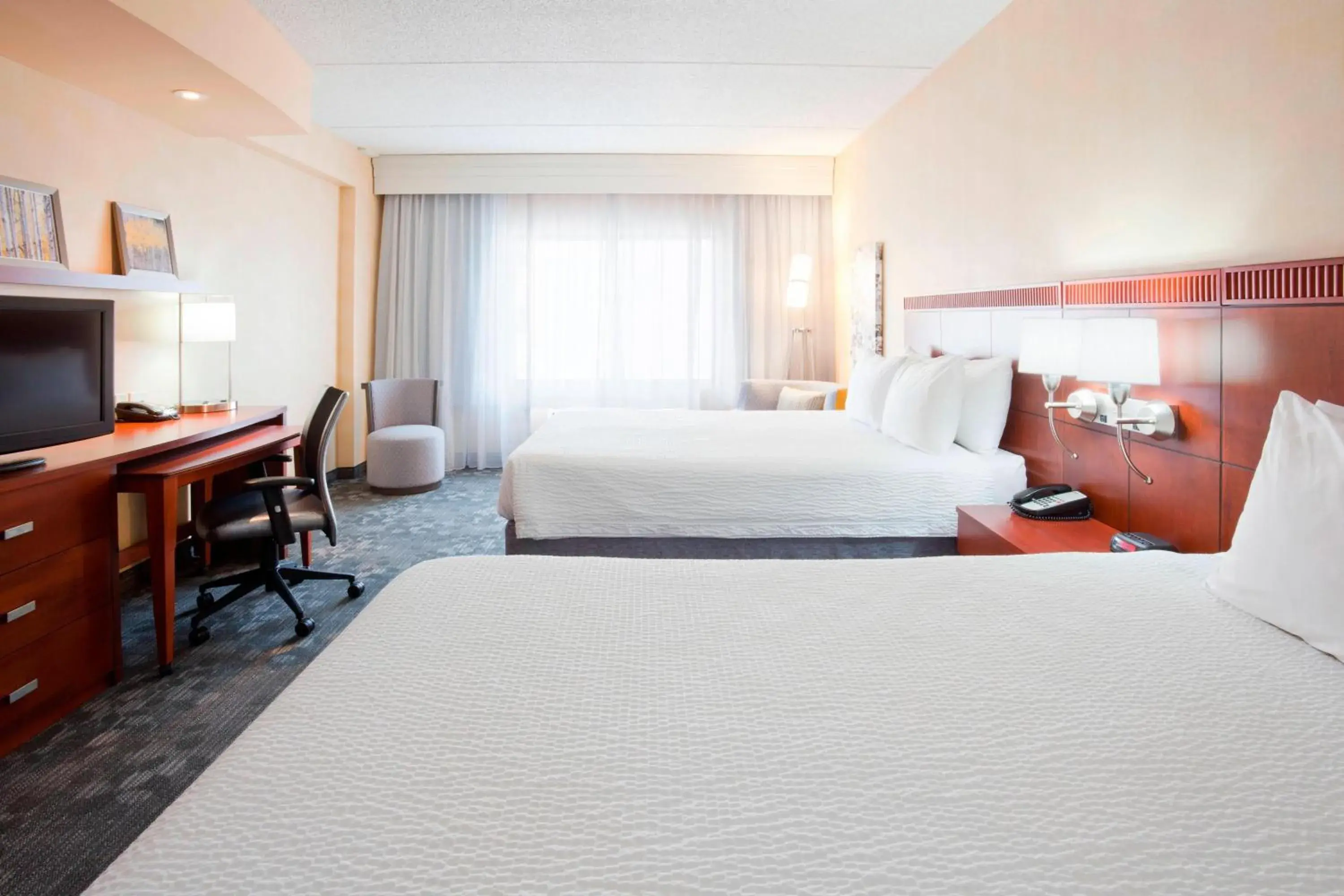 Queen Room with Two Queen Beds in Courtyard Rochester Mayo Clinic Area/Saint Marys Queen Room with Two Queen Beds in Courtyard Rochester Mayo Clinic Area/Saint Marys