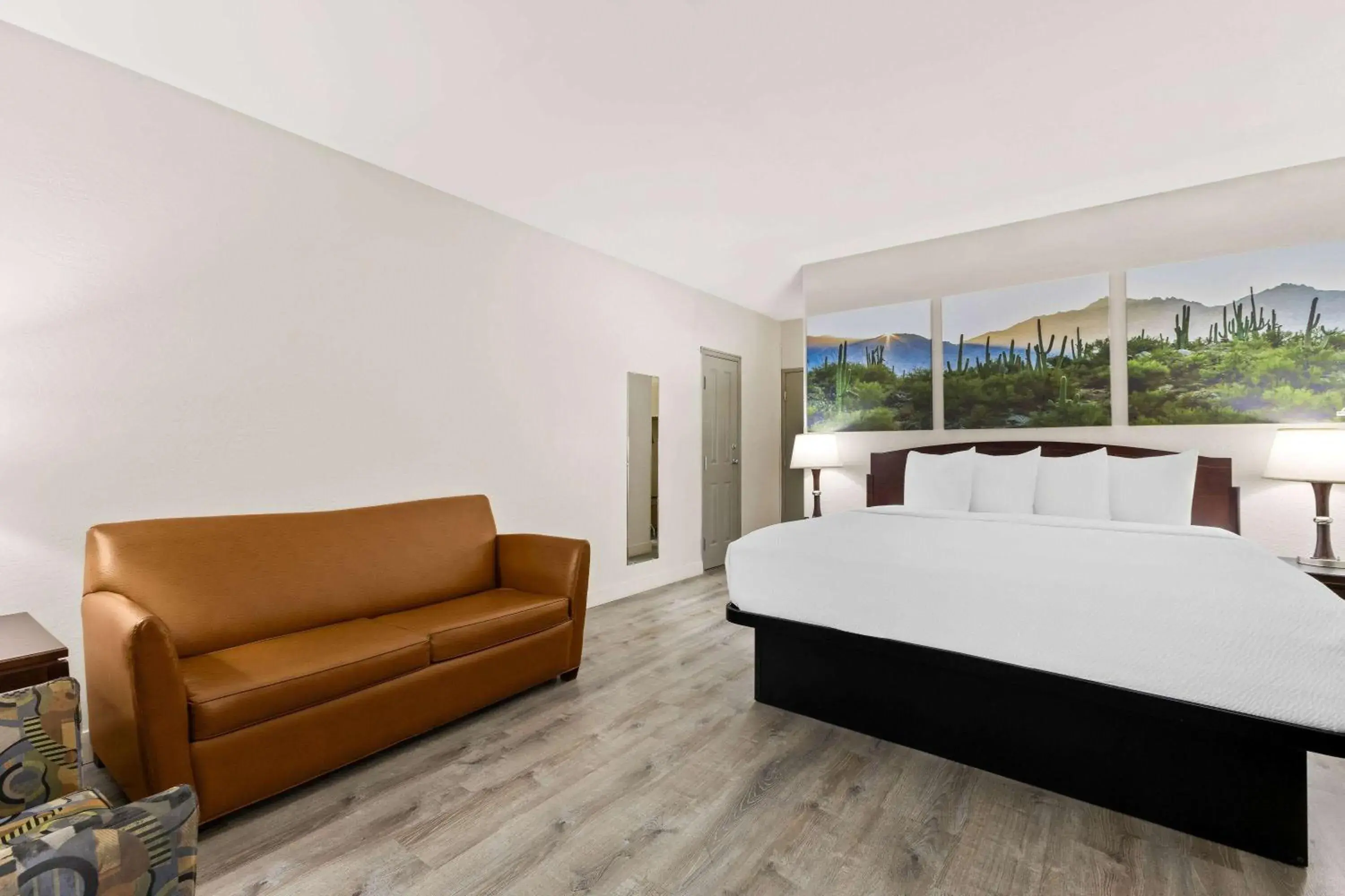 King Room - Non-Smoking (Pets Allowed) in Days Inn & Suites by Wyndham Mesa Near Phoenix King Room - Non-Smoking (Pets Allowed) in Days Inn & Suites by Wyndham Mesa Near Phoenix