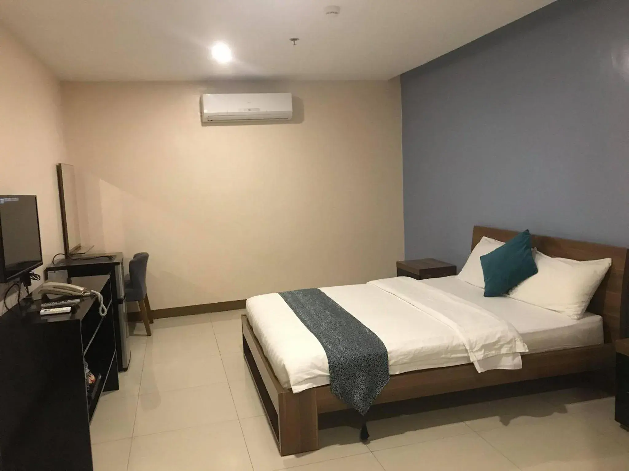 Standard Queen Room in YBC Grand Hotel Standard Queen Room in YBC Grand Hotel