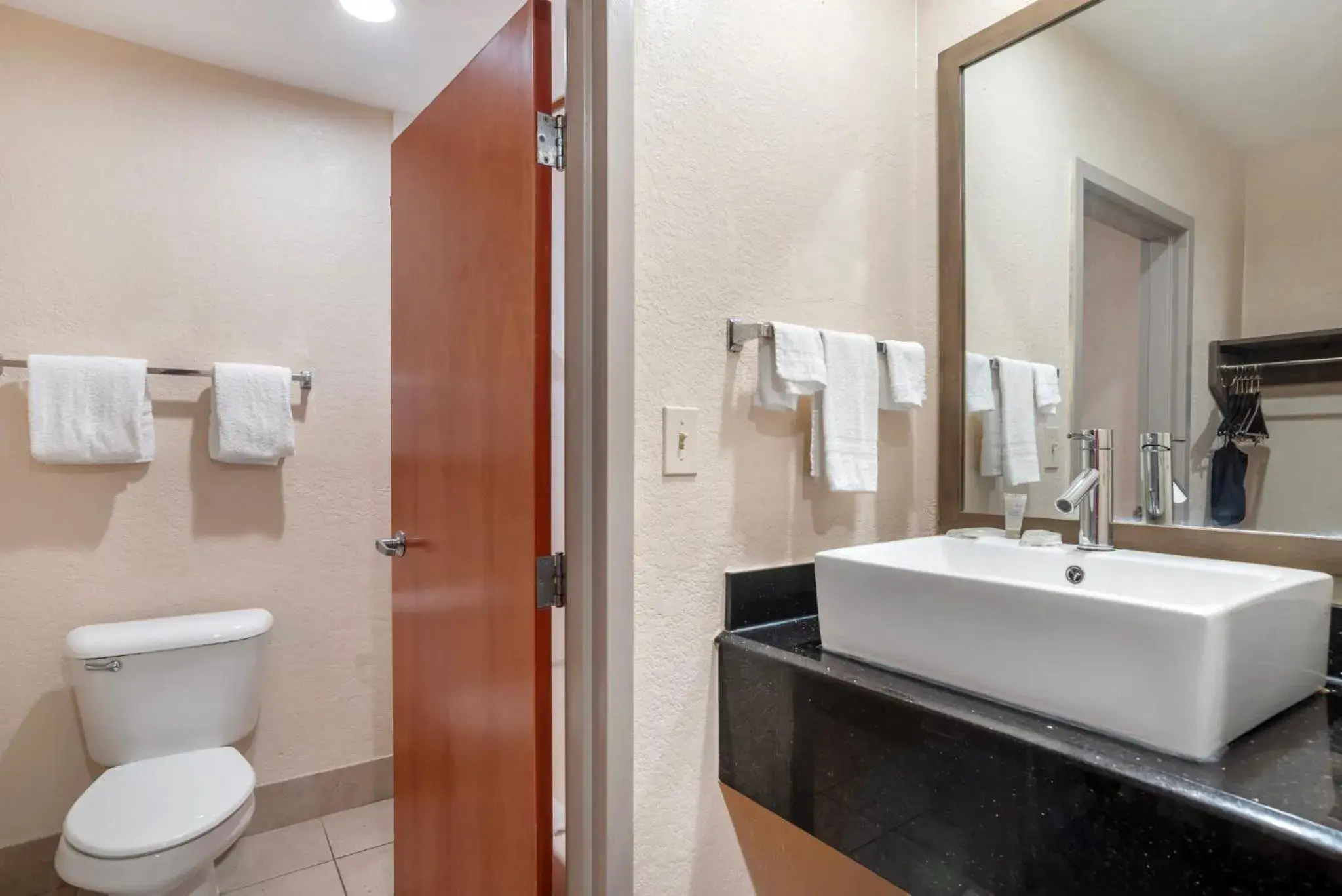 Suite Double Room with Two Double Beds Smoke Free in Red Roof PLUS & Suites Vicksburg Suite Double Room with Two Double Beds Smoke Free in Red Roof PLUS & Suites Vicksburg