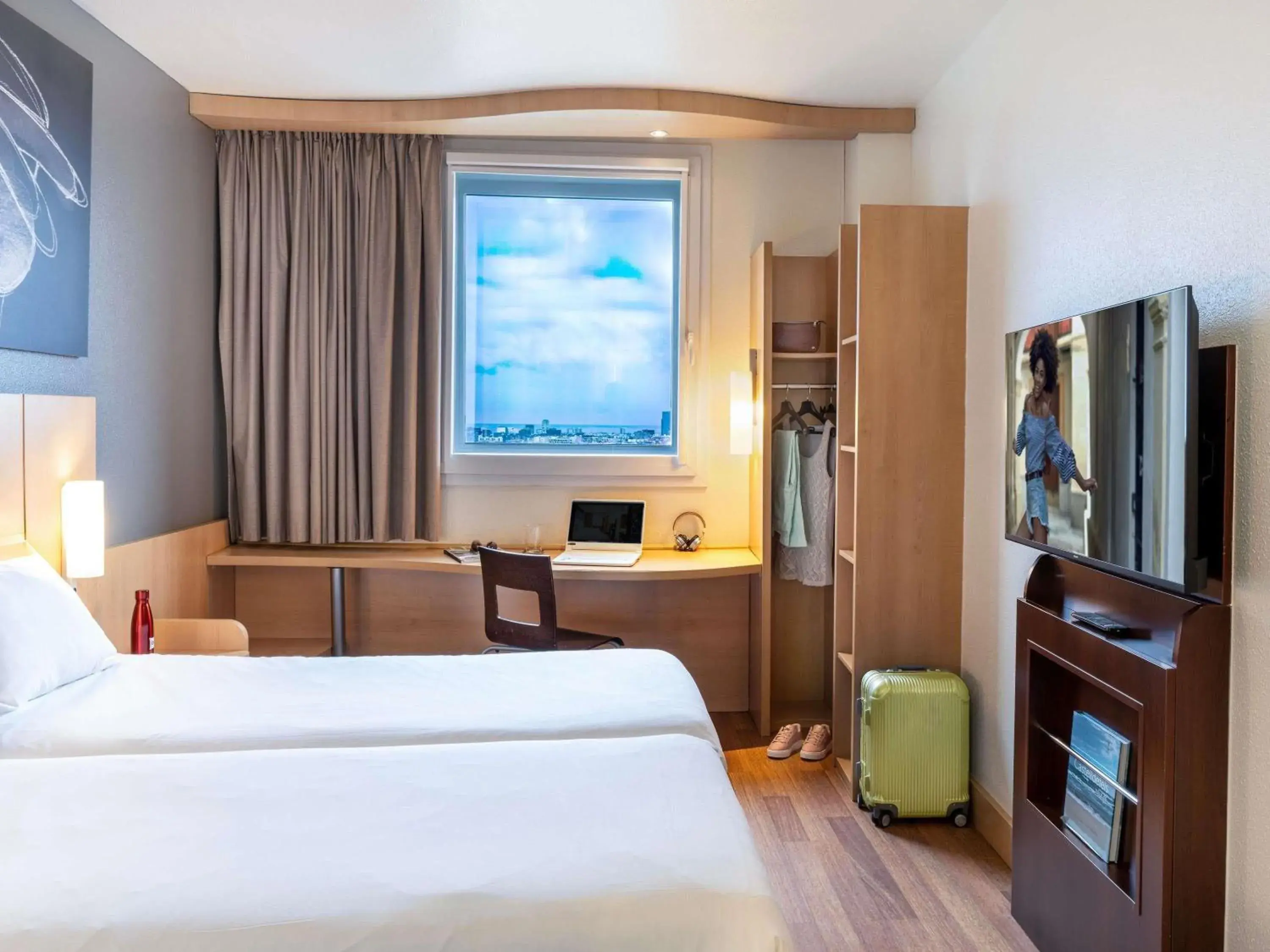 Standard Twin Room in Ibis Barcelona Meridiana Standard Twin Room in Ibis Barcelona Meridiana