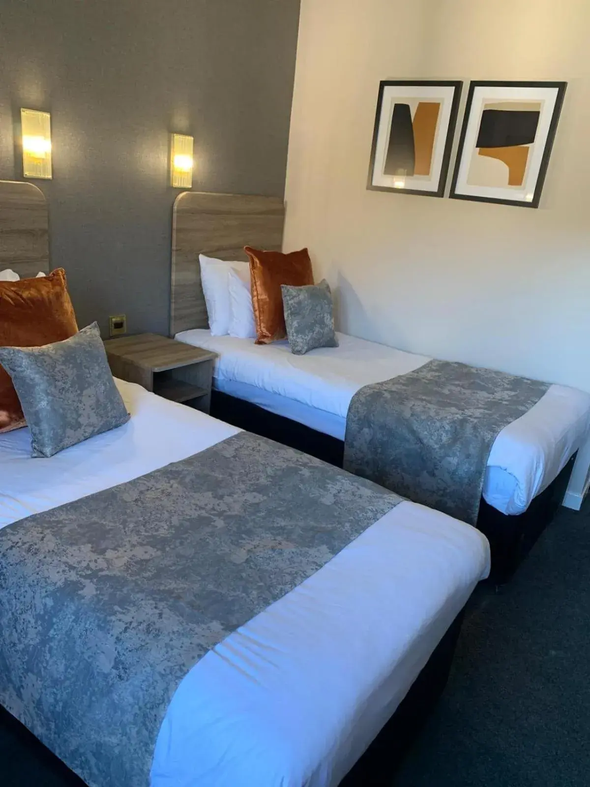 Superior Twin Room in The Tontine Hotel Superior Twin Room in The Tontine Hotel