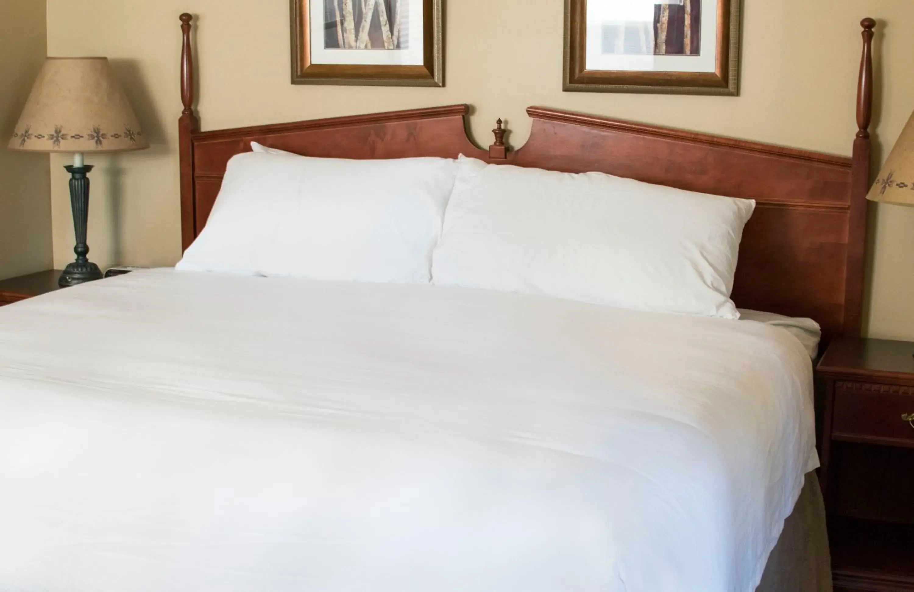 Deluxe King Room in Aspen Village Deluxe King Room in Aspen Village