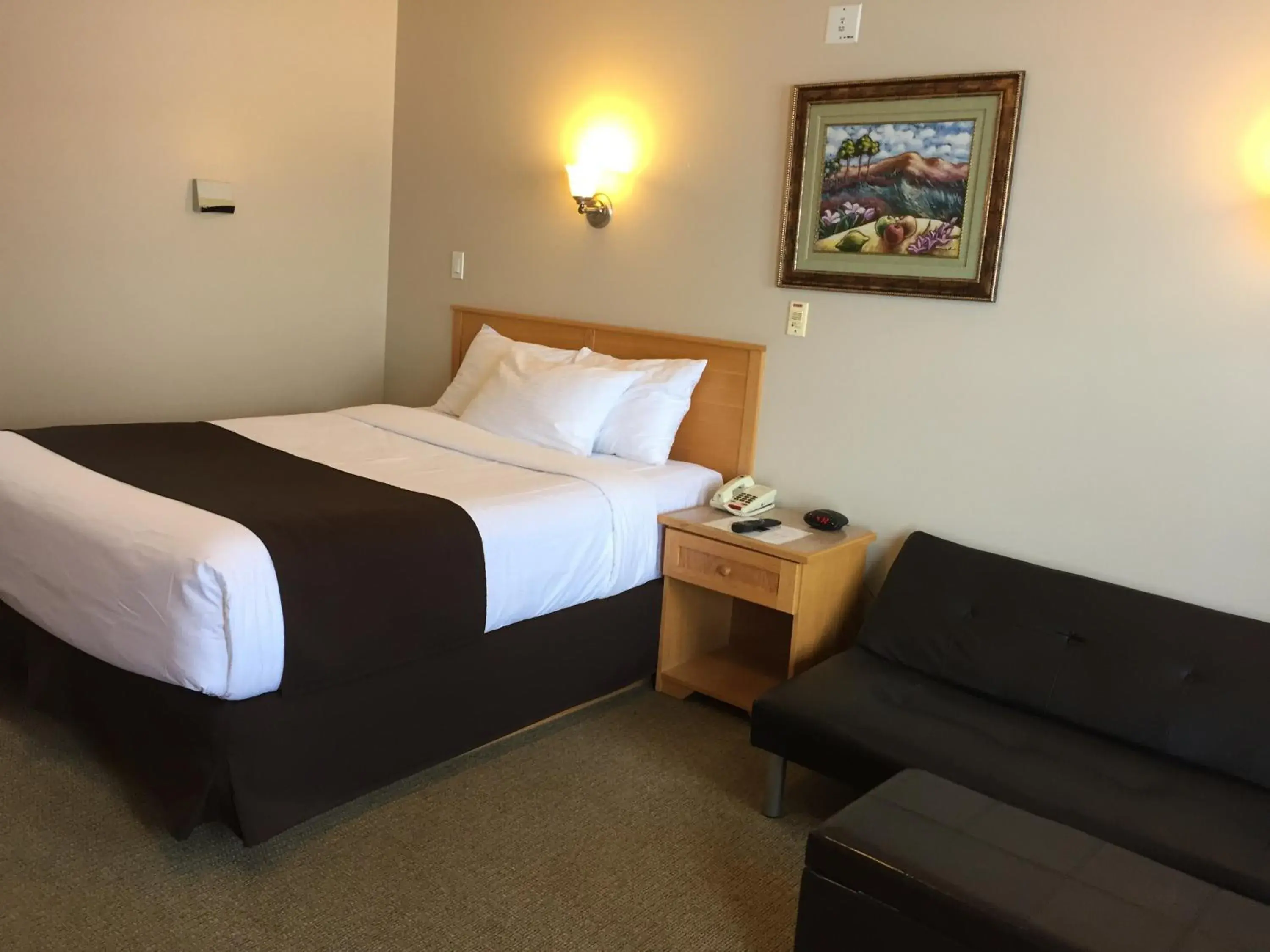 Deluxe Single Room in West Country Inn Deluxe Single Room in West Country Inn