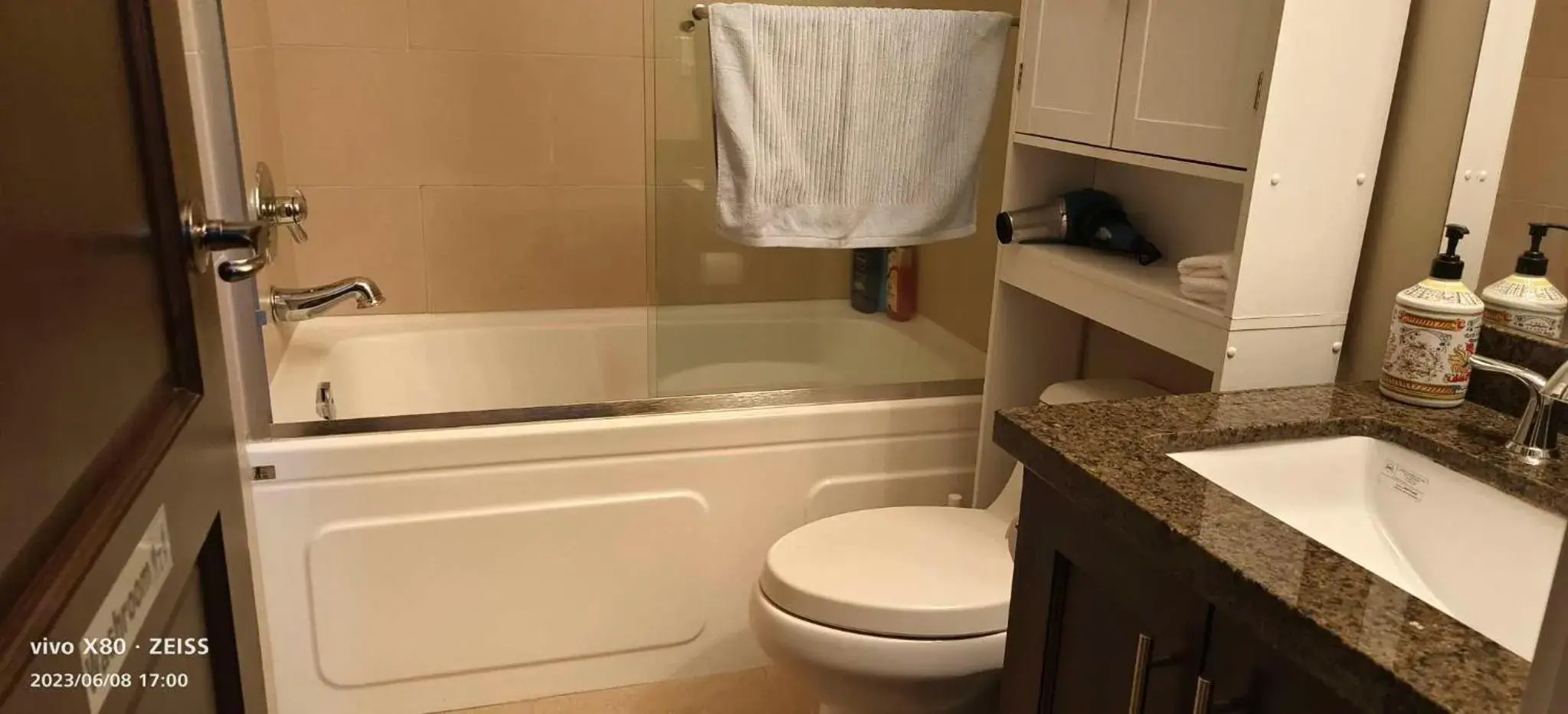 Family Suite in Sunny Island by White Rock B&B Family Suite in Sunny Island by White Rock B&B