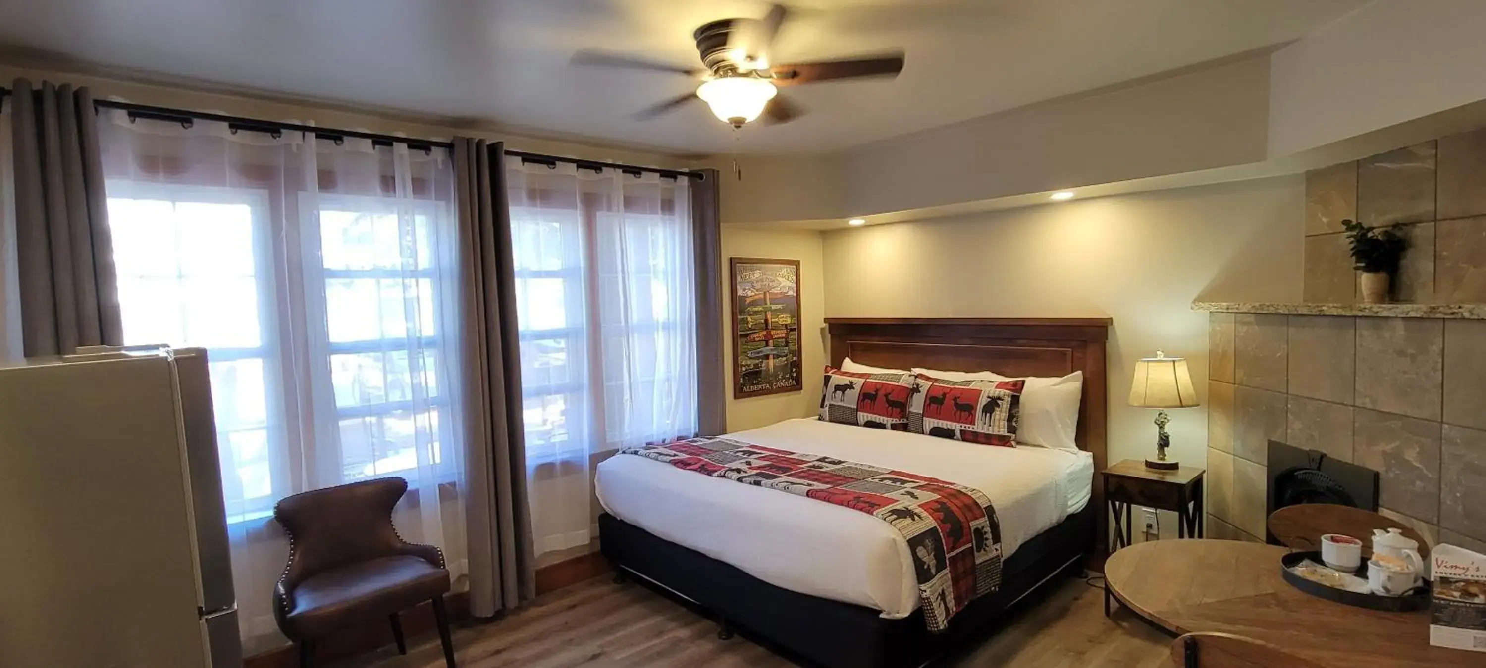 Standard King Room in Crandell Mountain Lodge Standard King Room in Crandell Mountain Lodge