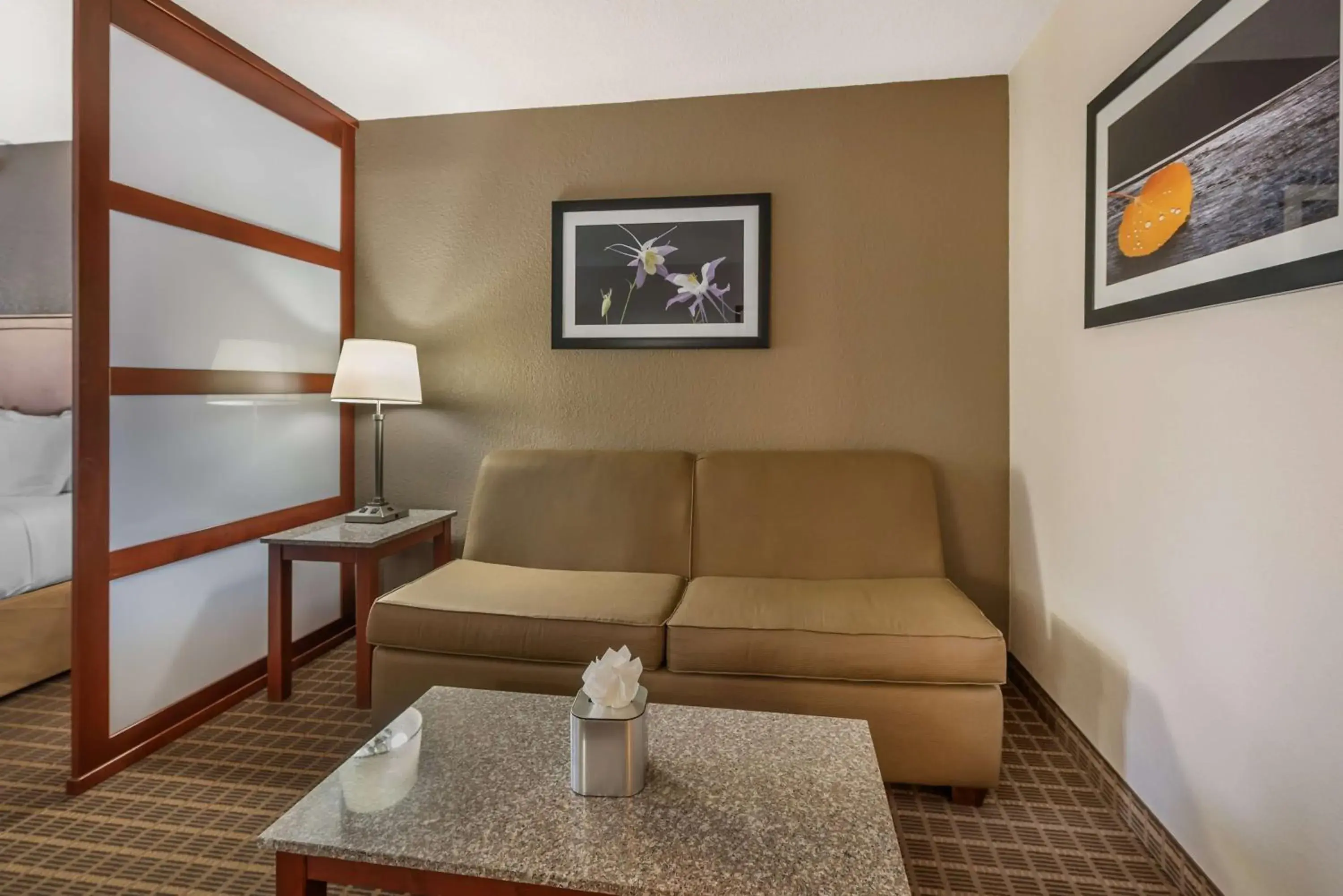 King Suite with Mountain View in Best Western Plus Peak Vista Inn & Suites King Suite with Mountain View in Best Western Plus Peak Vista Inn & Suites