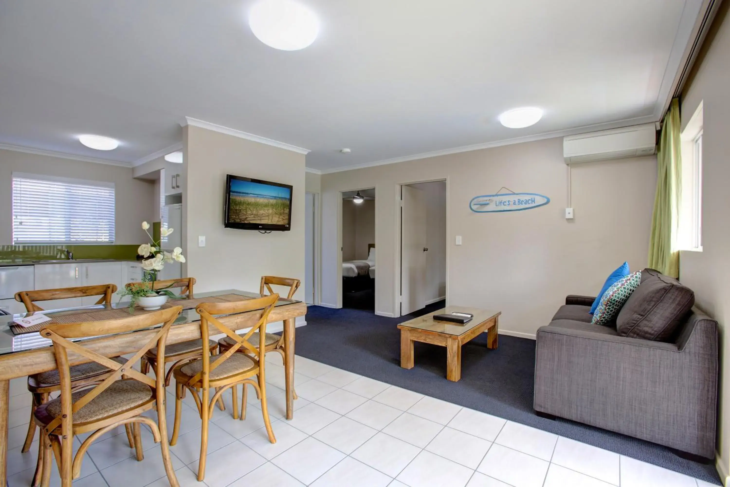Two-Bedroom Apartment with 2 Queen Beds in Beachpark Apartments Coffs Harbour Two-Bedroom Apartment with 2 Queen Beds in Beachpark Apartments Coffs Harbour