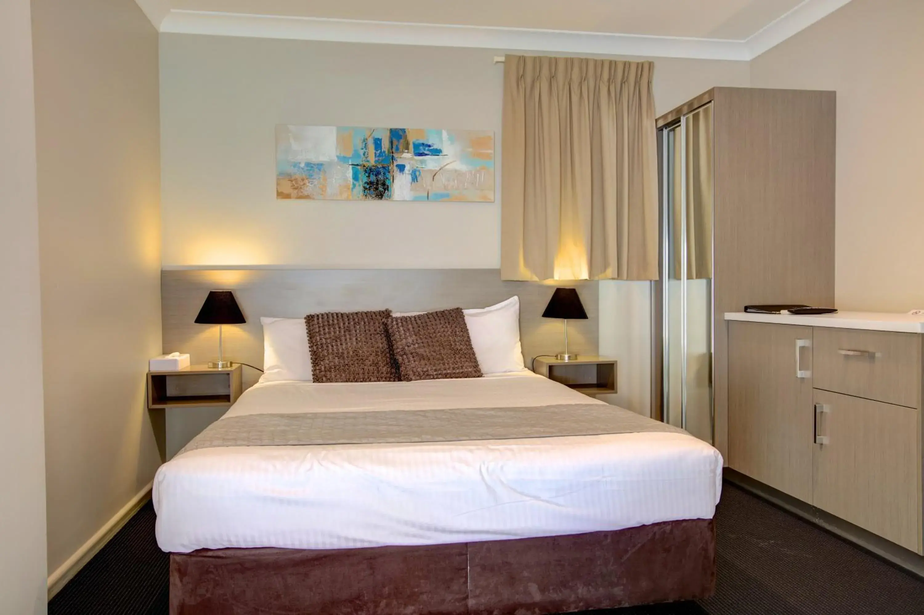 Queen Travelers Room in Beachpark Apartments Coffs Harbour Queen Travelers Room in Beachpark Apartments Coffs Harbour