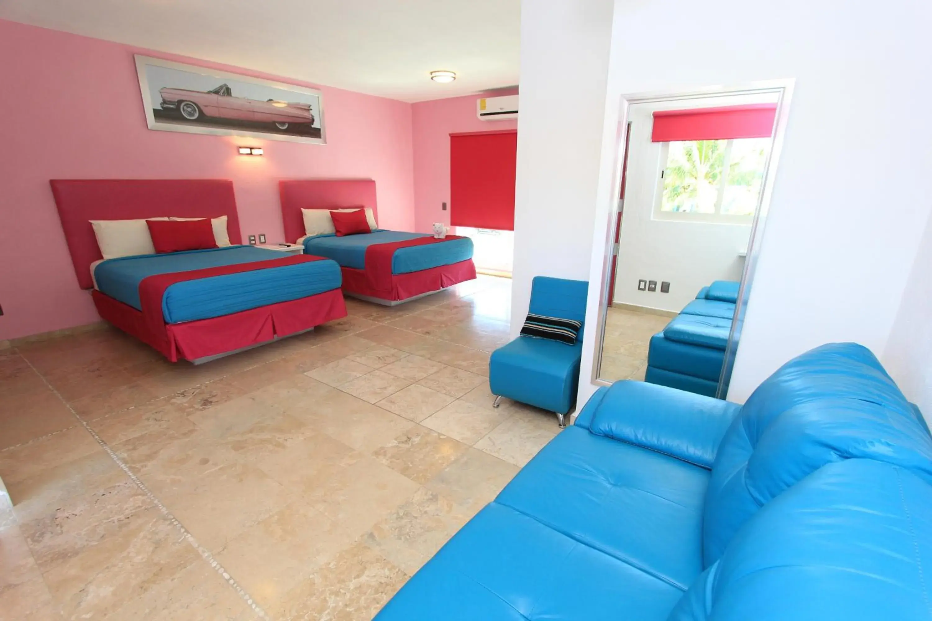 Deluxe Double Room with Two Double Beds in Miami Inn Deluxe Double Room with Two Double Beds in Miami Inn