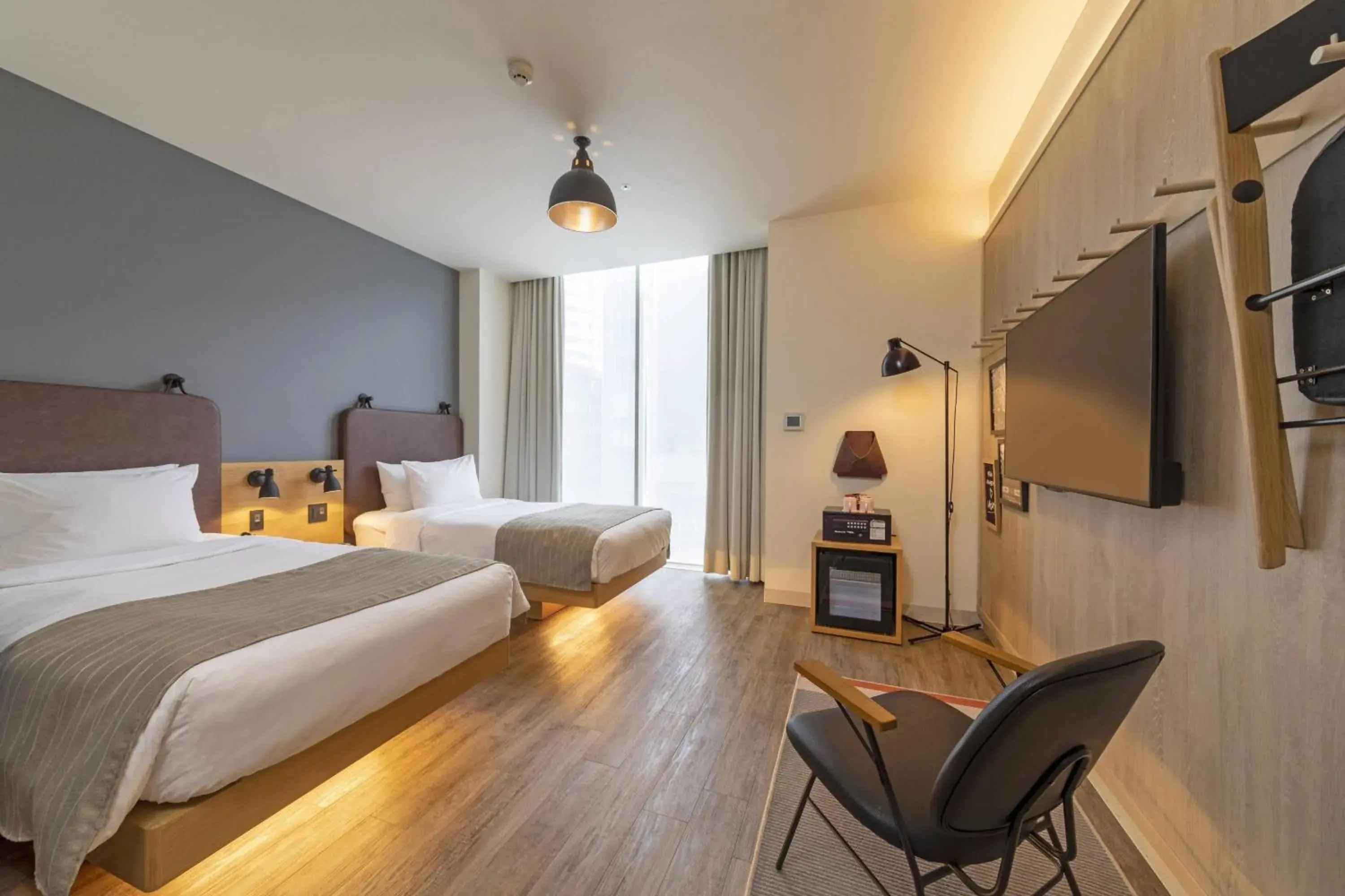MoxySignatureTwin, 29sqm, Larger Guest room - single occupancy in MOXY Osaka Honmachi MoxySignatureTwin, 29sqm, Larger Guest room - single occupancy in MOXY Osaka Honmachi