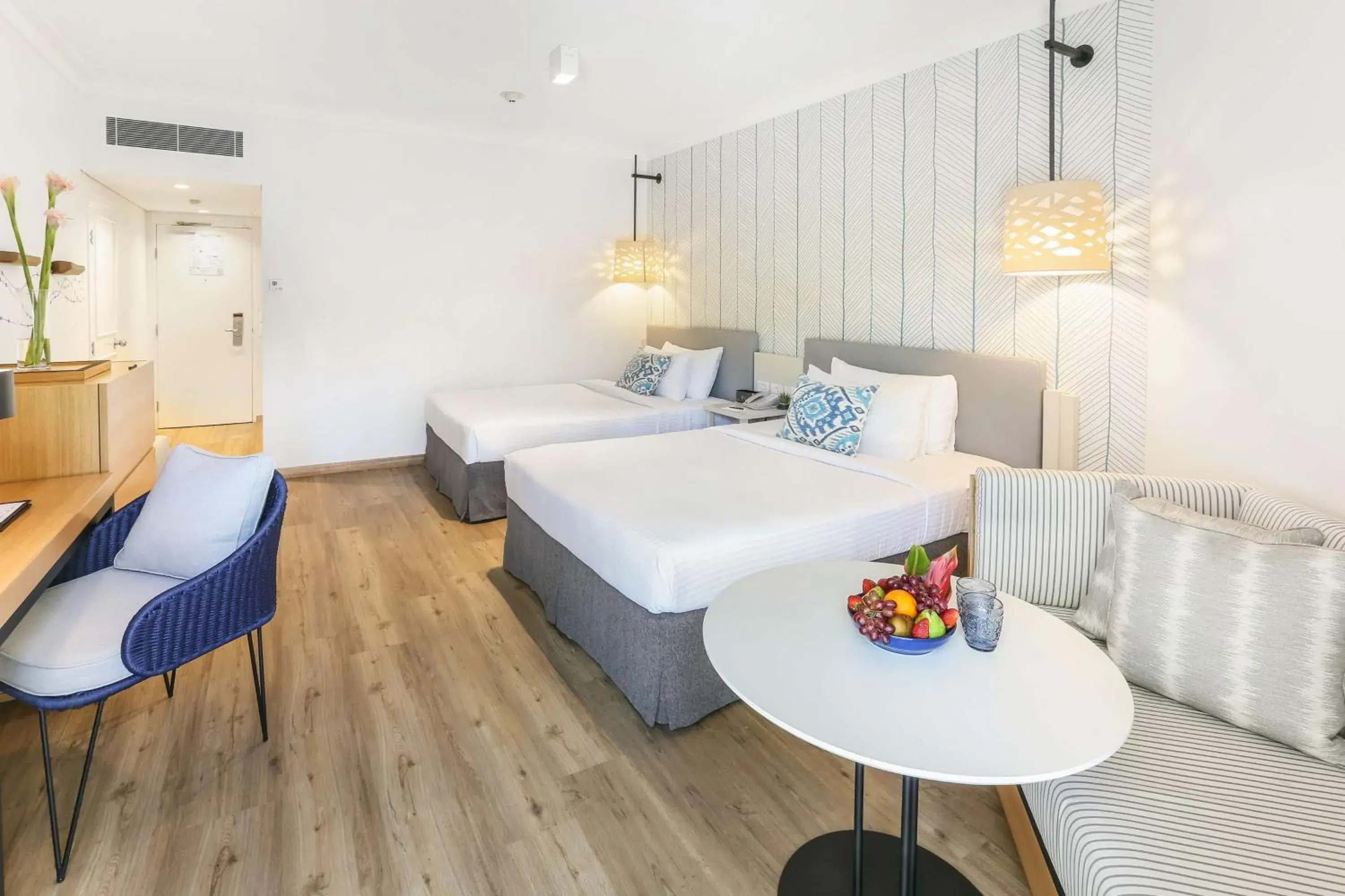 Deluxe Room with Sea View Twin Room in Shangri-La The Marina, Cairns Deluxe Room with Sea View Twin Room in Shangri-La The Marina, Cairns